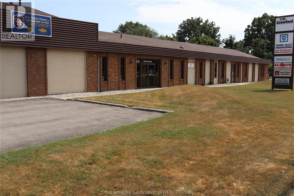 MLS# 25028536: 392 Park AVENUE East, Chatham, Canada