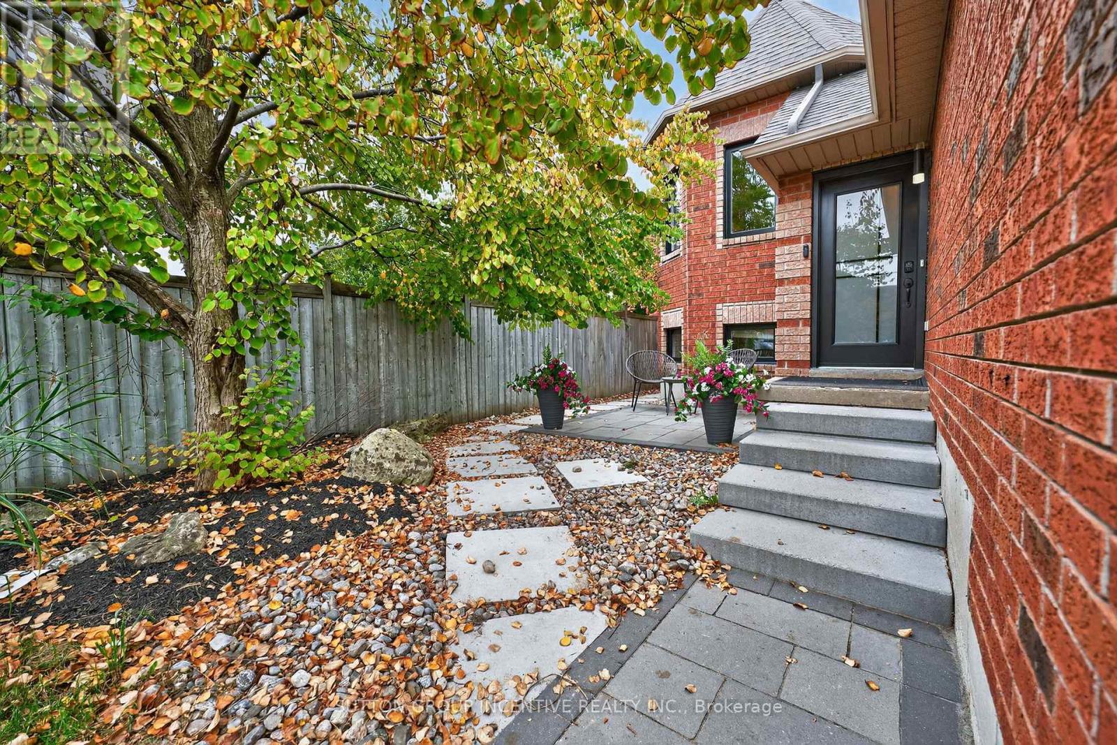 124 Hanmer Street E, Barrie (East Bayfield), Ontario  L4M 6V9 - Photo 3 - S12472042