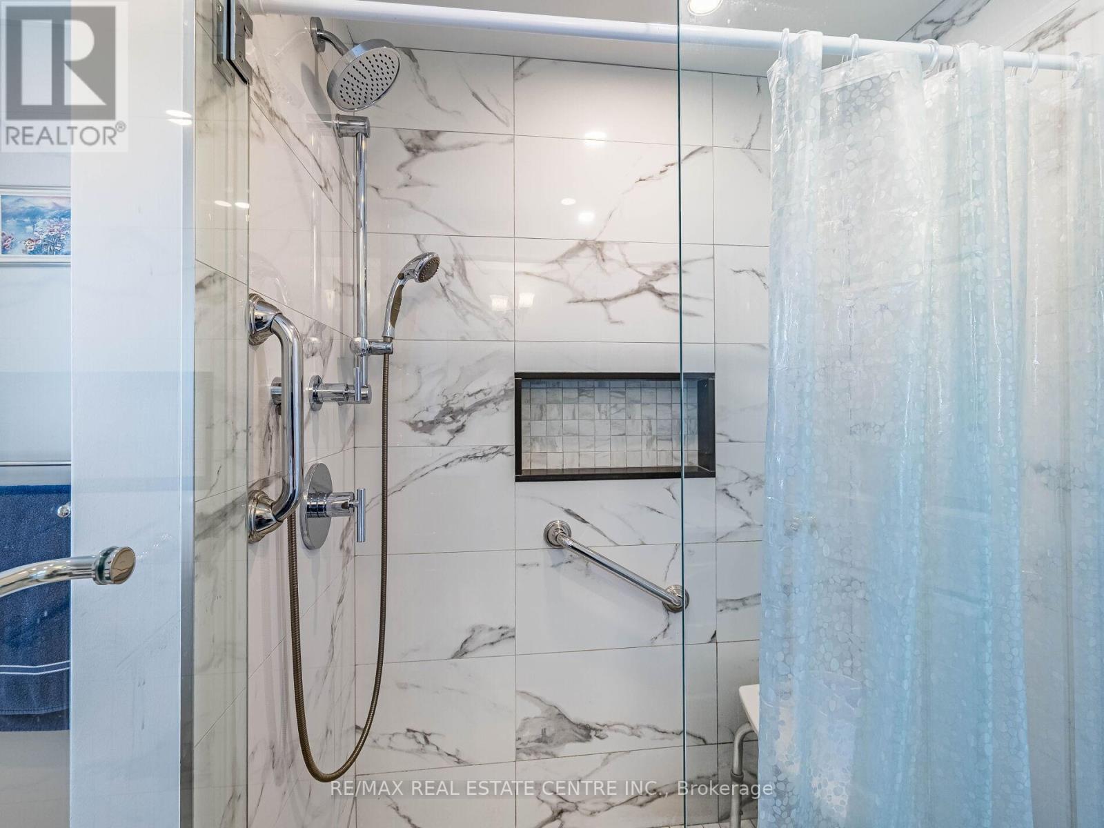 274 Ceremonial Drive, Mississauga (Hurontario), Ontario  L5R 2N8 - Photo 41 - W12427352