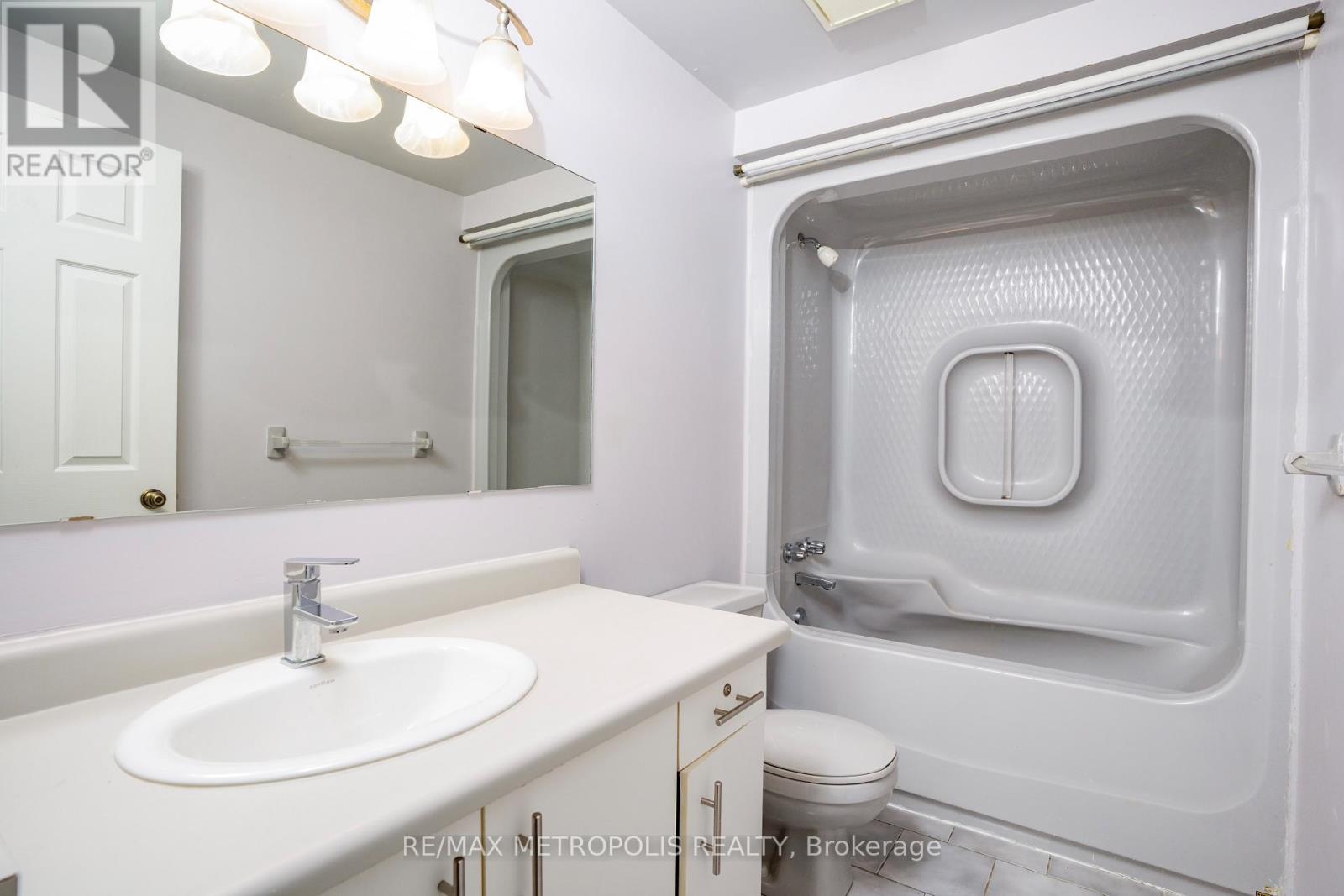 59 - 2 Royalwood Court, Hamilton (Stoney Creek), Ontario  L8E 4Z1 - Photo 12 - X12531148