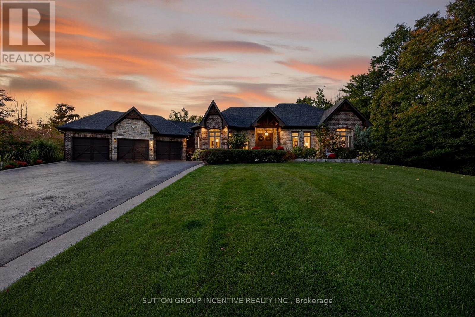 1707 Wilkinson Street, Innisfil, Ontario  L9S 5A8 - Photo 2 - N12439057