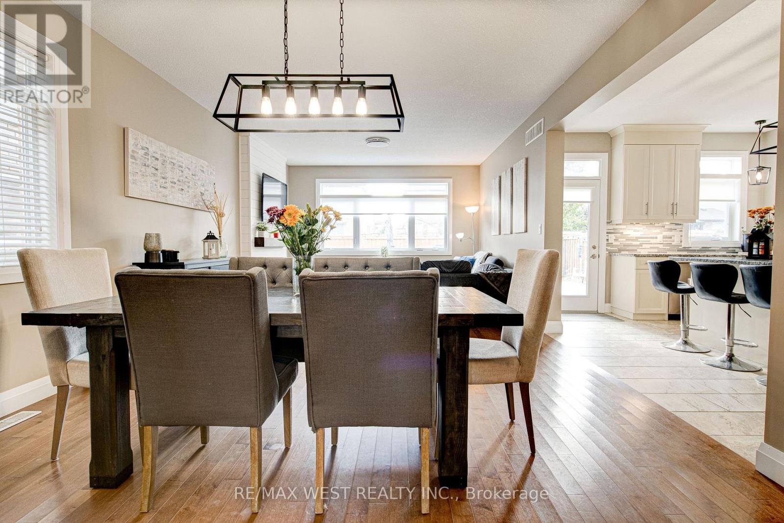 68 Challenger Avenue, North Dumfries, Ontario N0B 1E0 - Photo 3 - X12418954