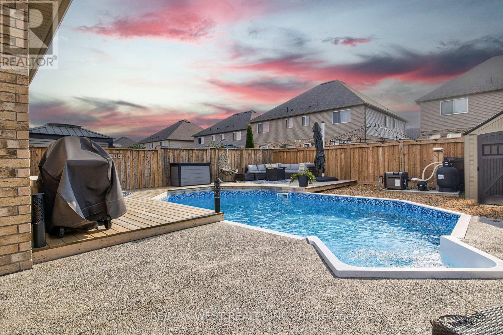 68 Challenger Avenue, North Dumfries, Ontario N0B 1E0 - Photo 46 - X12418954