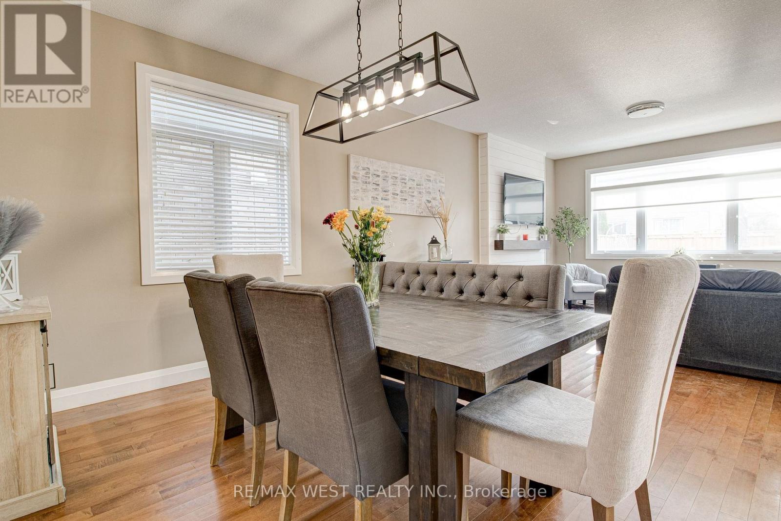 68 Challenger Avenue, North Dumfries, Ontario N0B 1E0 - Photo 2 - X12418954