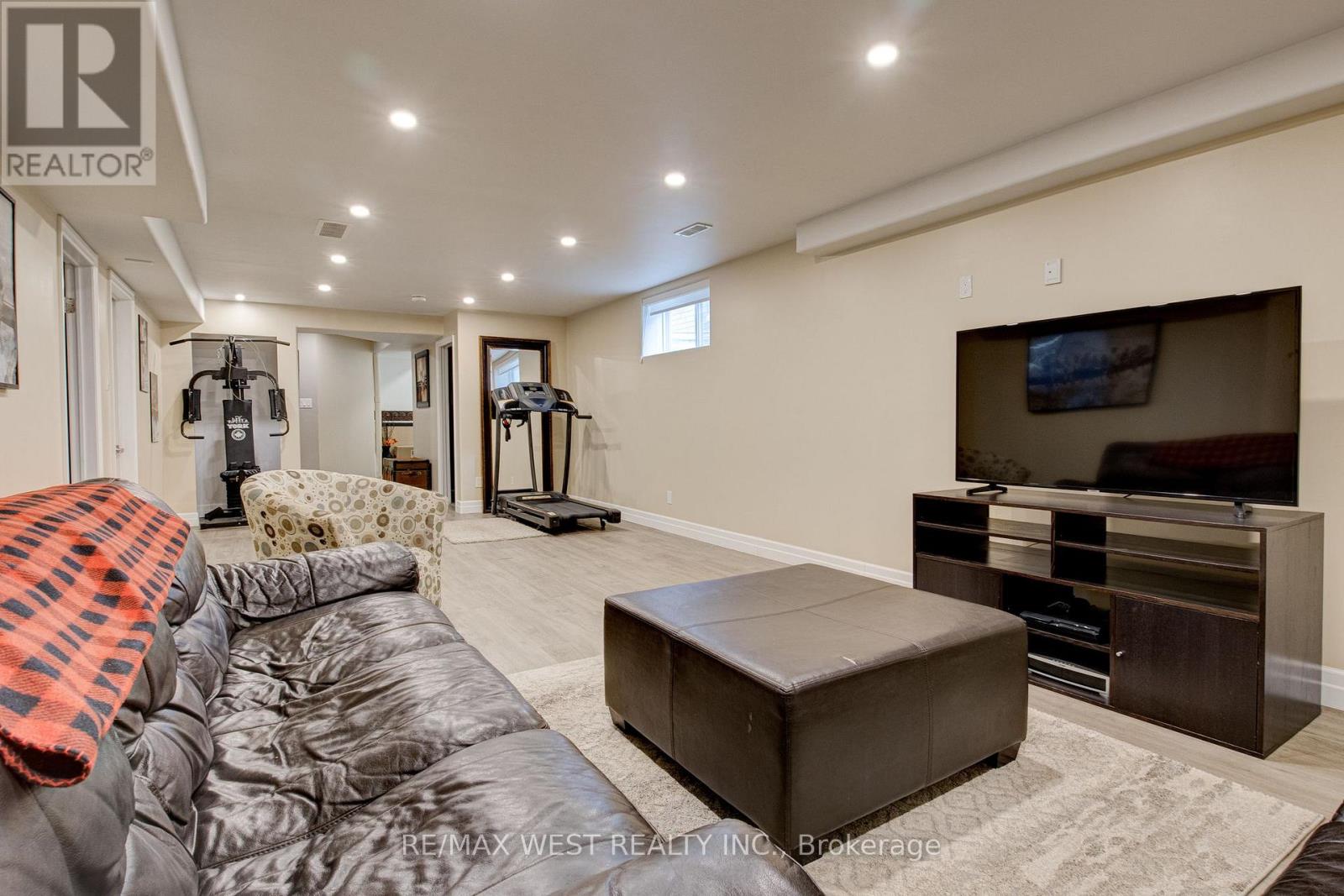 68 Challenger Avenue, North Dumfries, Ontario N0B 1E0 - Photo 38 - X12418954