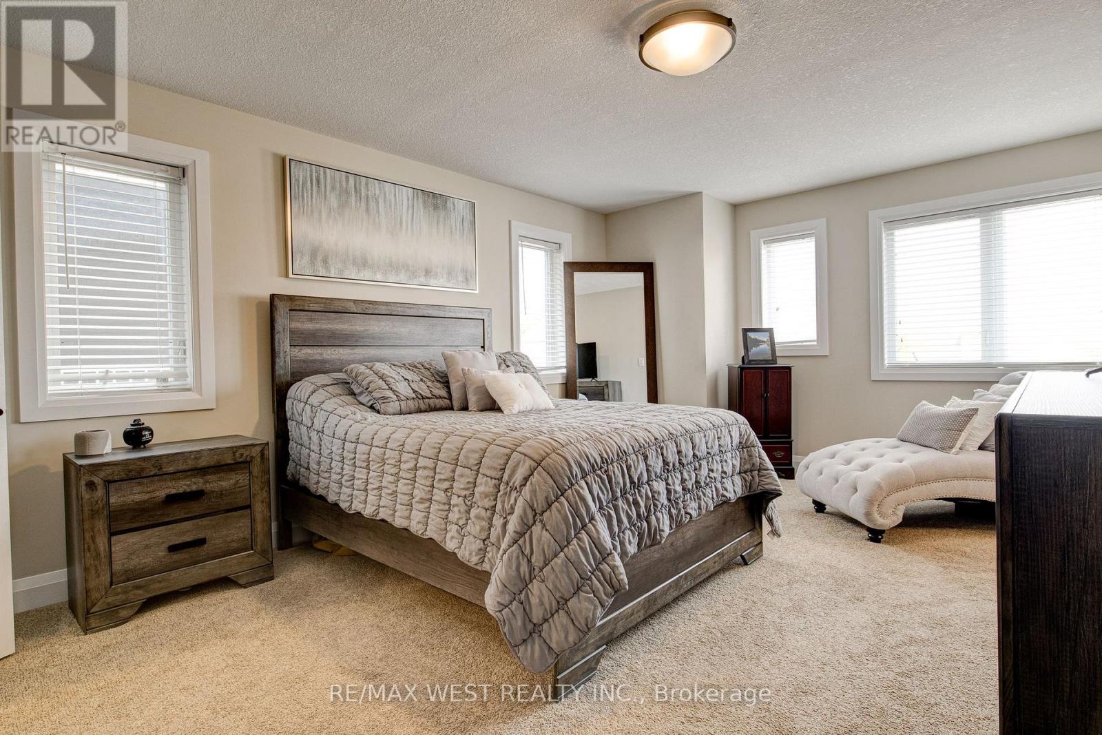 68 Challenger Avenue, North Dumfries, Ontario N0B 1E0 - Photo 25 - X12418954