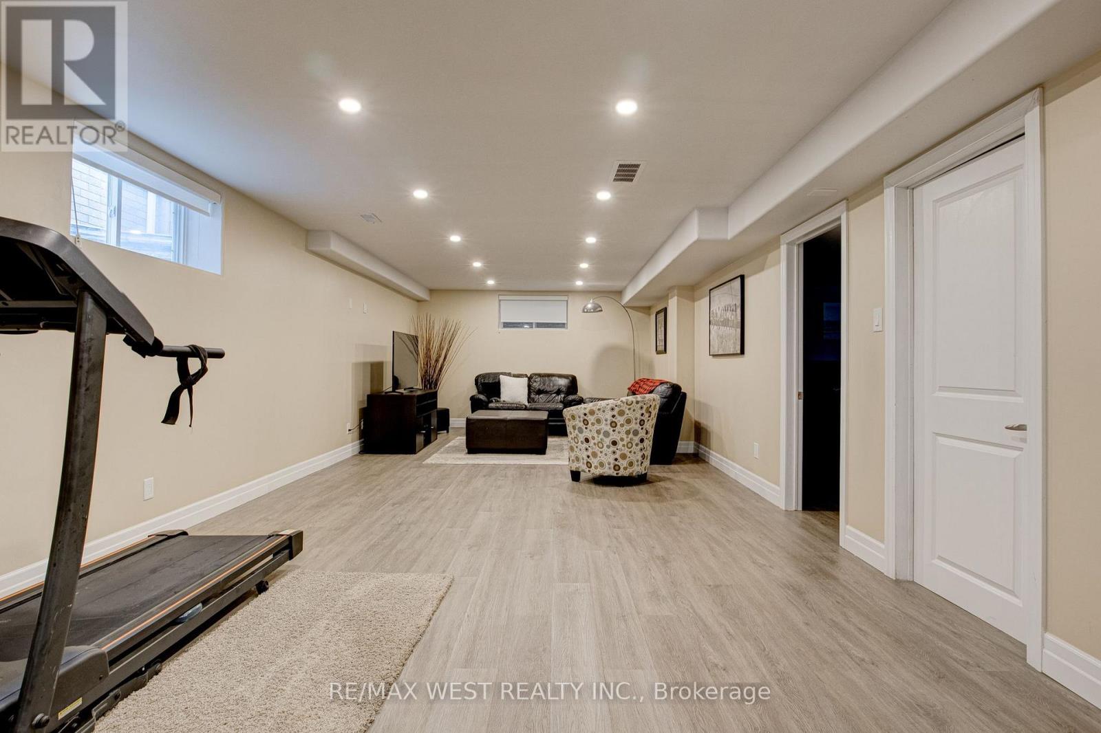 68 Challenger Avenue, North Dumfries, Ontario N0B 1E0 - Photo 34 - X12418954