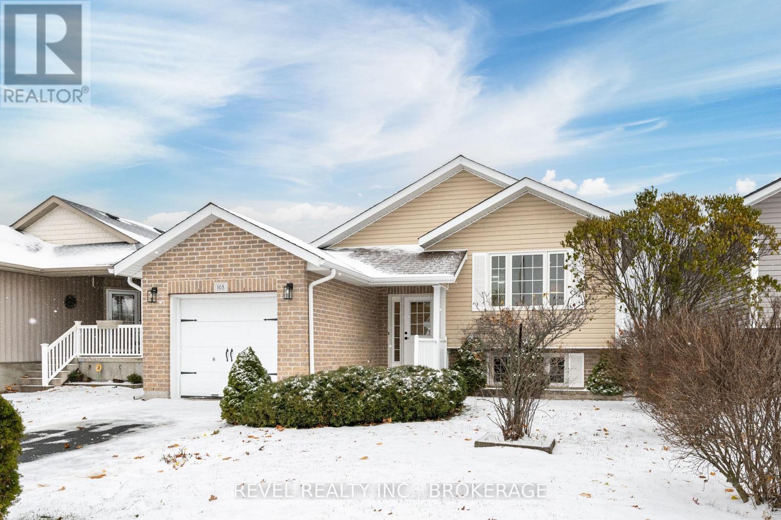 108 Islandview Drive, Loyalist, Ontario K7N 0A5 - Photo 2 - X12532552