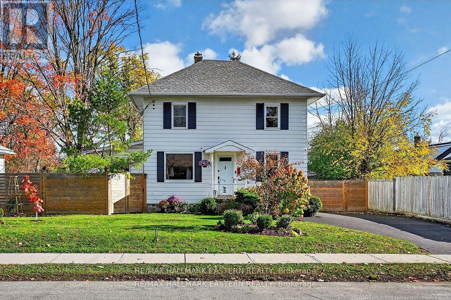 14 Alexander Avenue, Peterborough, Ontario K9J 6B4 - Photo 1 - X12532440