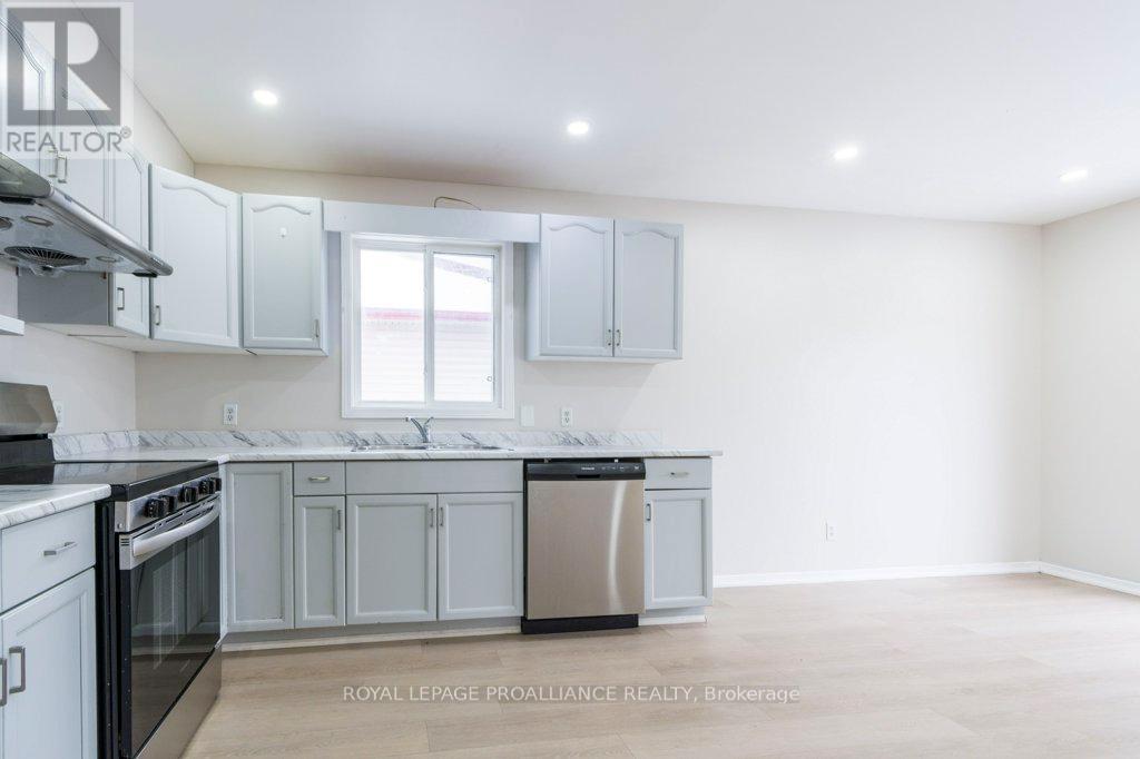 22 Faraday Gardens, Belleville, Ontario  K8P 5J5 - Photo 10 - X12532498