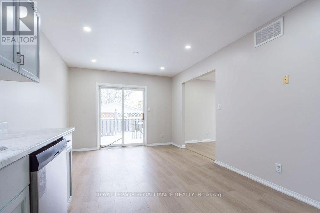 22 Faraday Gardens, Belleville, Ontario  K8P 5J5 - Photo 11 - X12532498