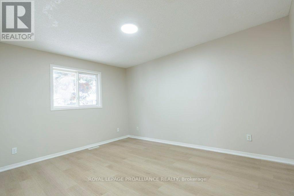 22 Faraday Gardens, Belleville, Ontario  K8P 5J5 - Photo 13 - X12532498