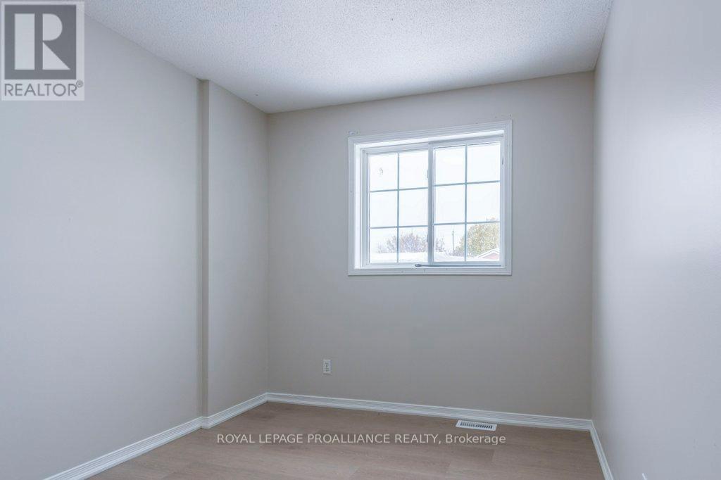 22 Faraday Gardens, Belleville, Ontario  K8P 5J5 - Photo 16 - X12532498