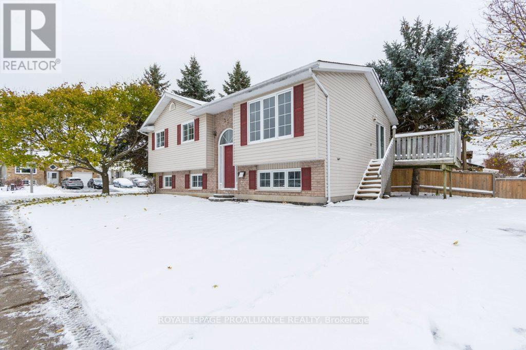 22 Faraday Gardens, Belleville, Ontario  K8P 5J5 - Photo 3 - X12532498