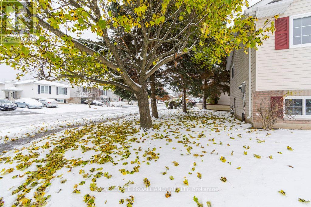 22 Faraday Gardens, Belleville, Ontario  K8P 5J5 - Photo 30 - X12532498