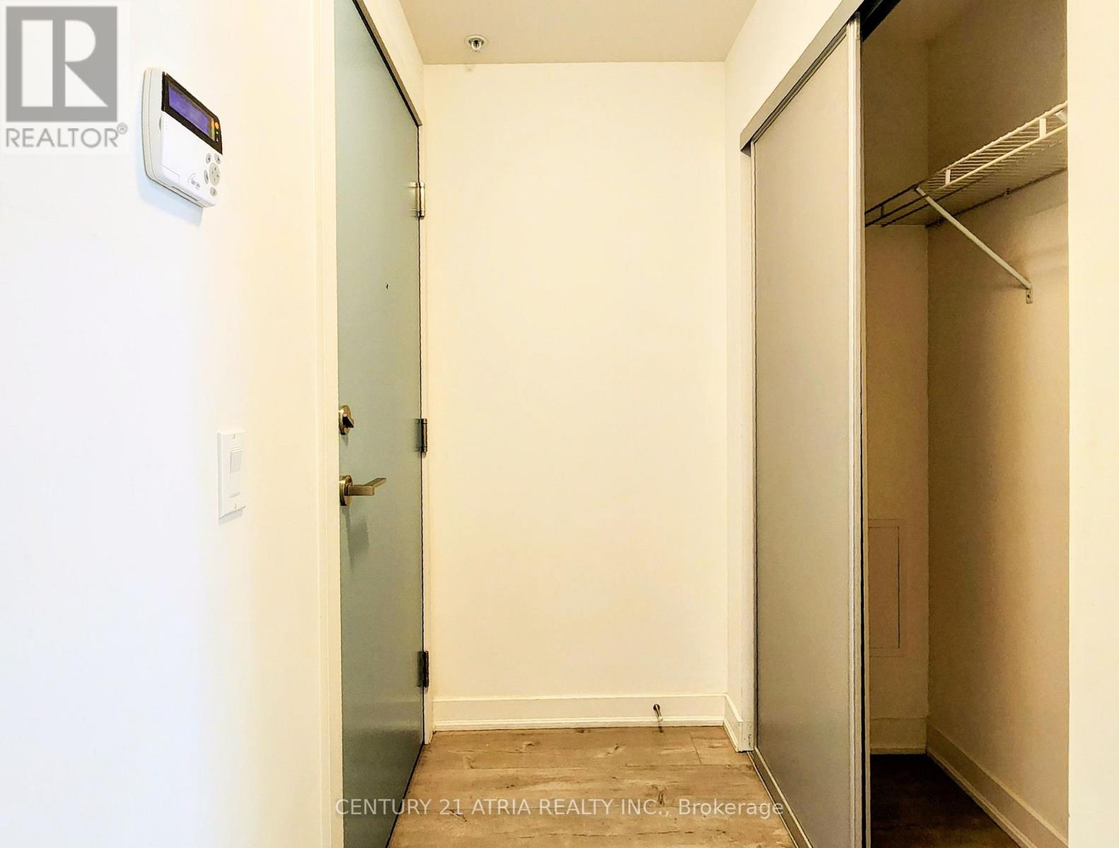 520 - 30 Nelson Street, Toronto, Ontario  M5V 0H5 - Photo 3 - C12532266