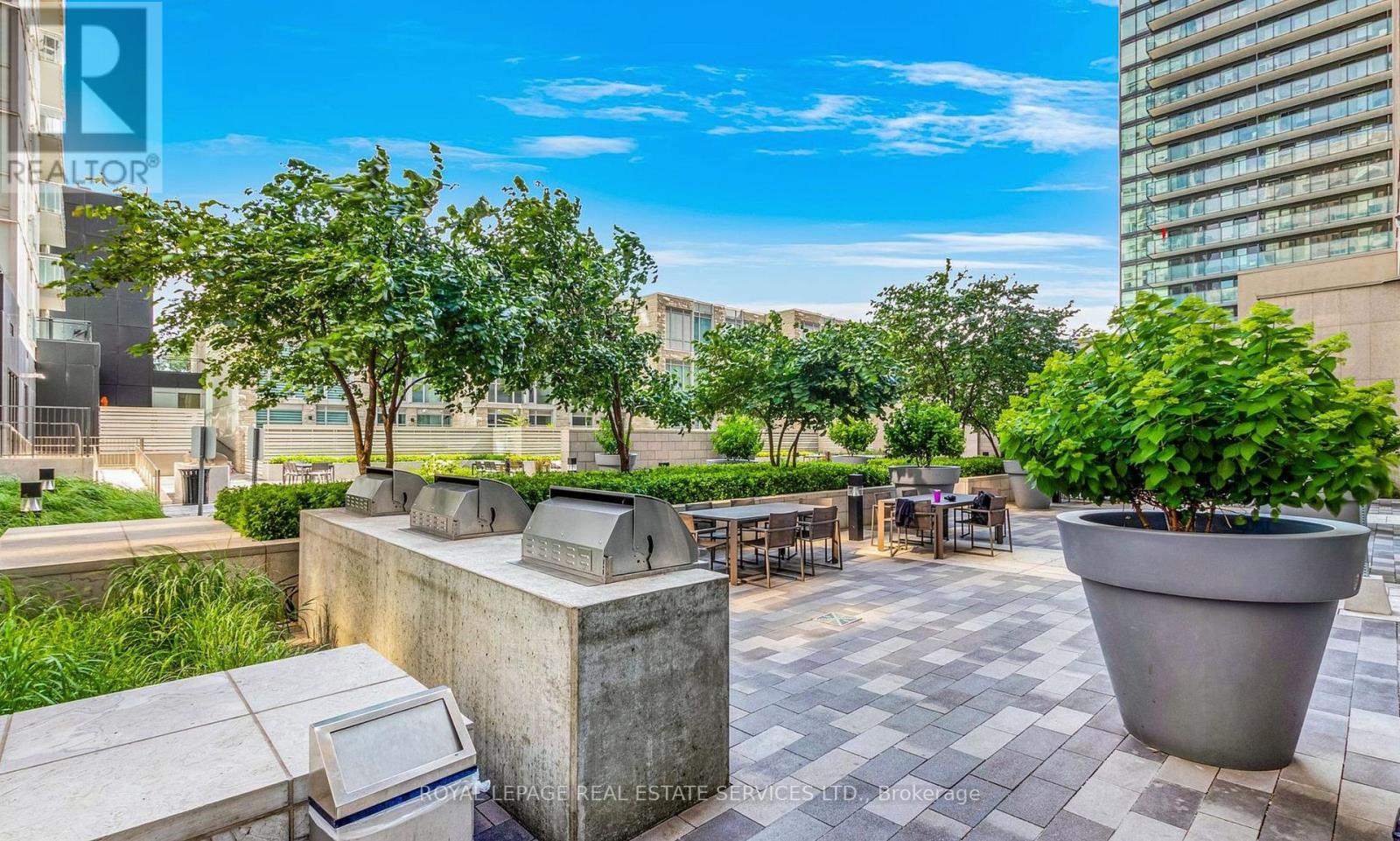 906 - 111 St Clair Avenue W, Toronto, Ontario  M4V 1N5 - Photo 23 - C12532286