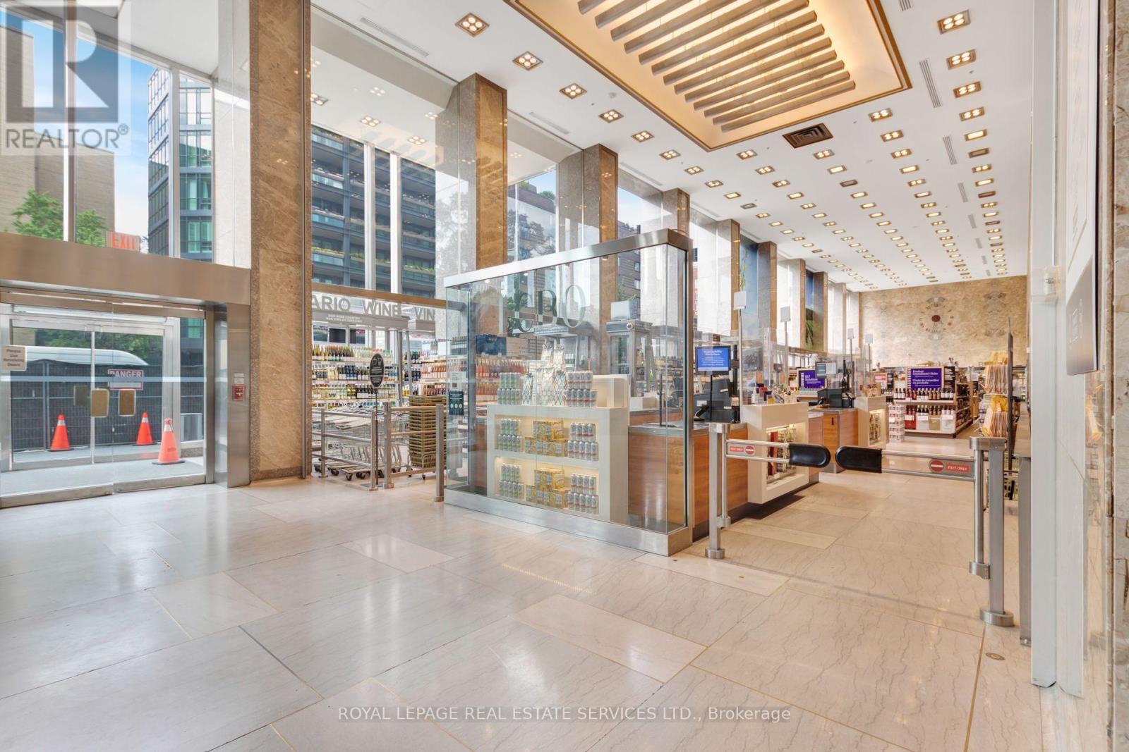 906 - 111 St Clair Avenue W, Toronto, Ontario  M4V 1N5 - Photo 34 - C12532286