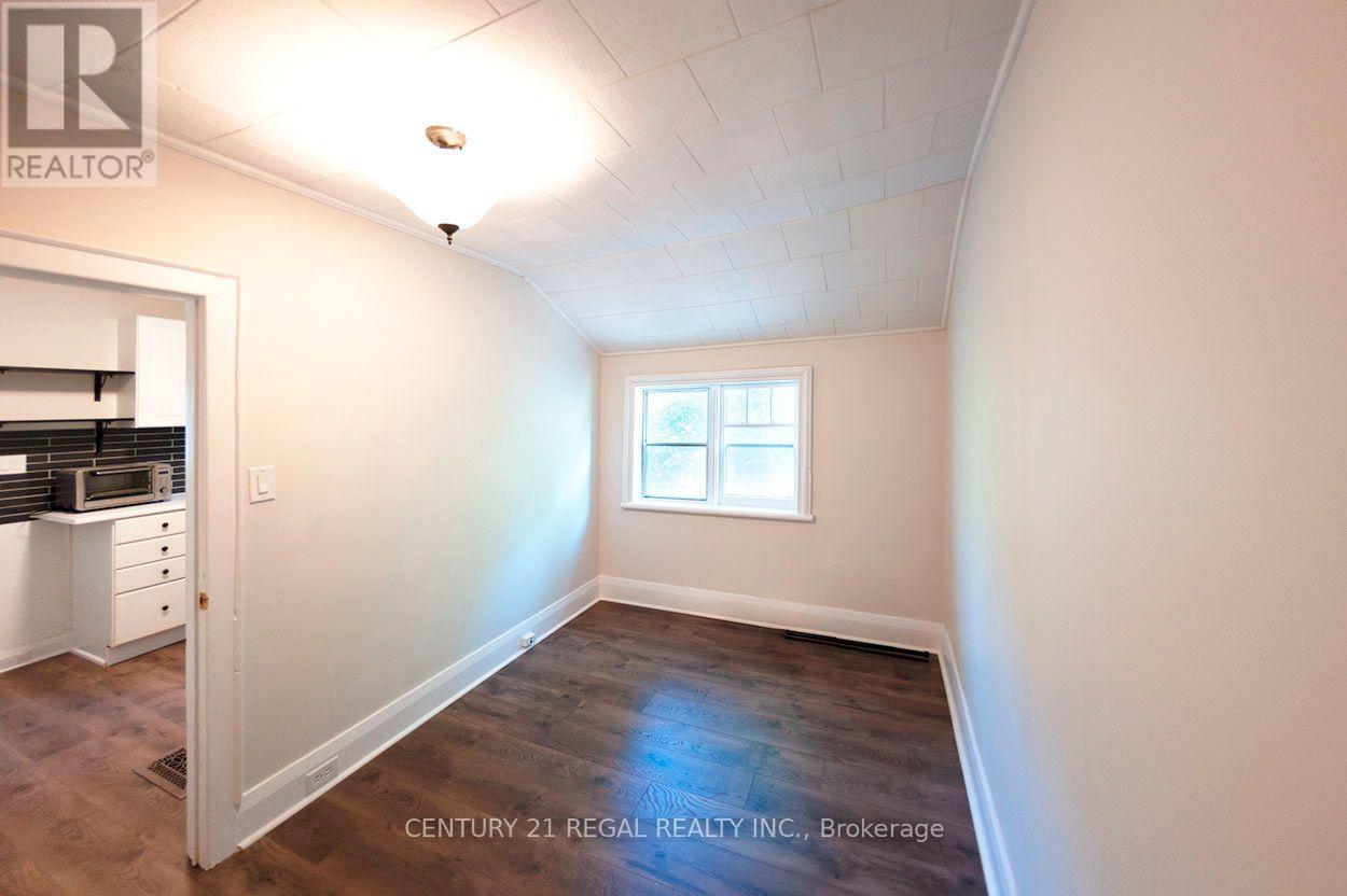 Second Floor - 119 Sheppard Avenue W, Toronto, Ontario  M2N 1M7 - Photo 5 - C12532344