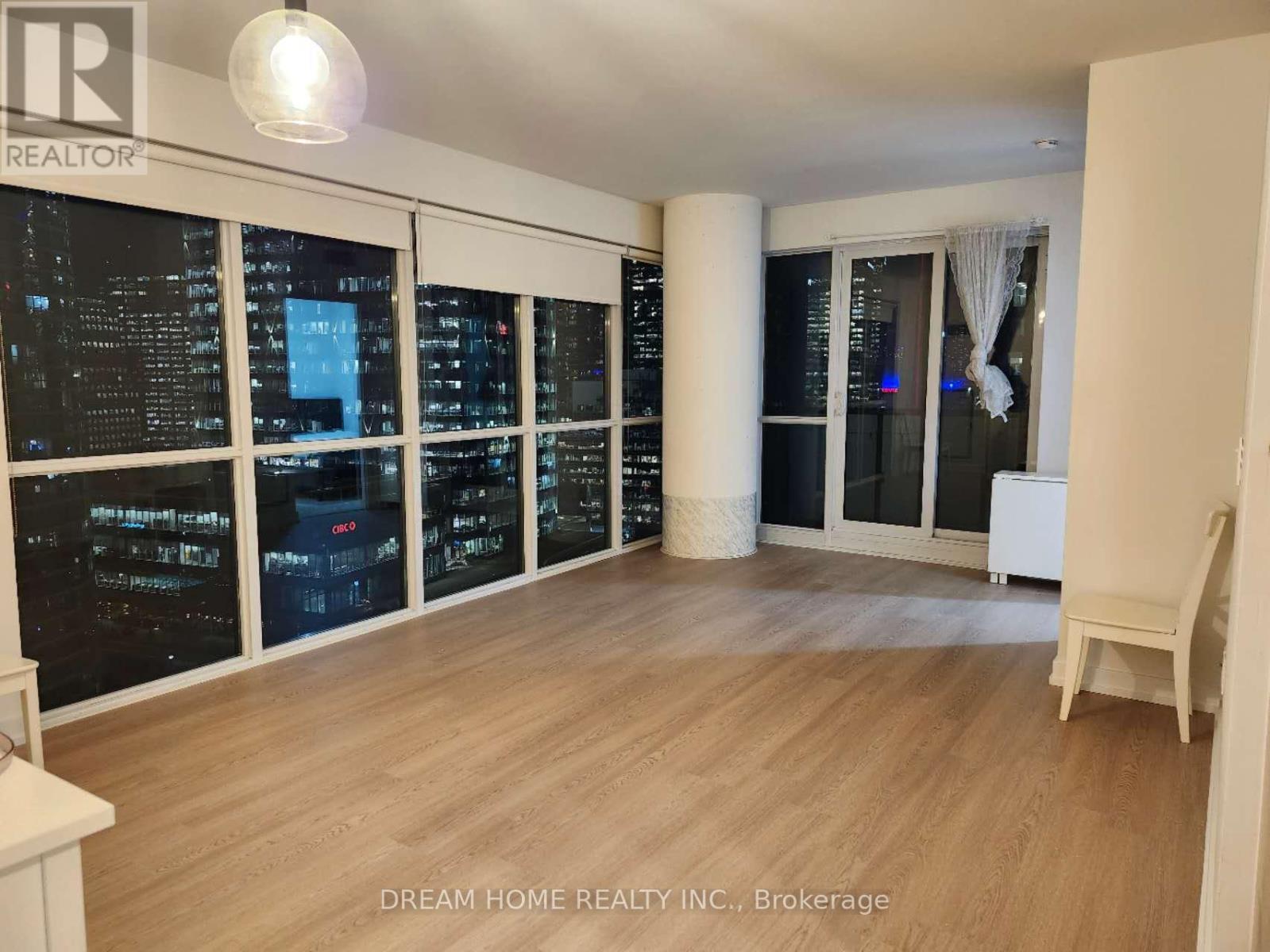 2002 - 1 The Esplanade Drive, Toronto, Ontario  M5E 0A8 - Photo 2 - C12532394