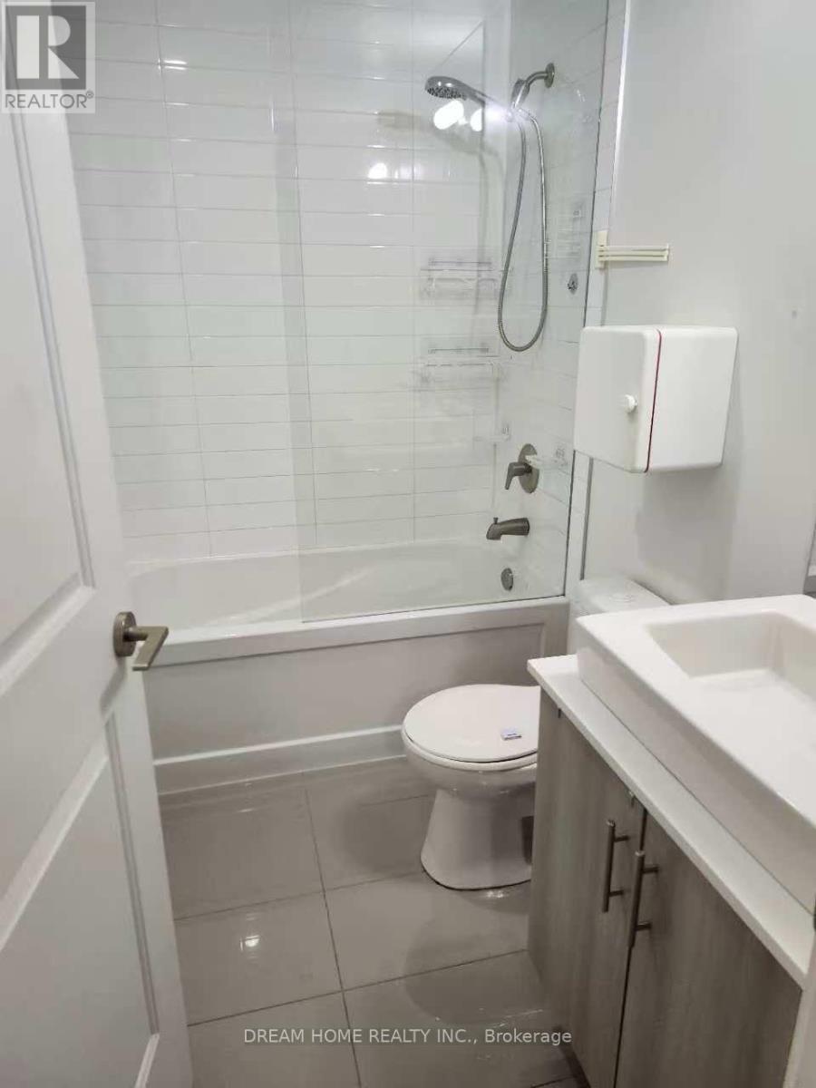 2002 - 1 The Esplanade Drive, Toronto, Ontario  M5E 0A8 - Photo 8 - C12532394