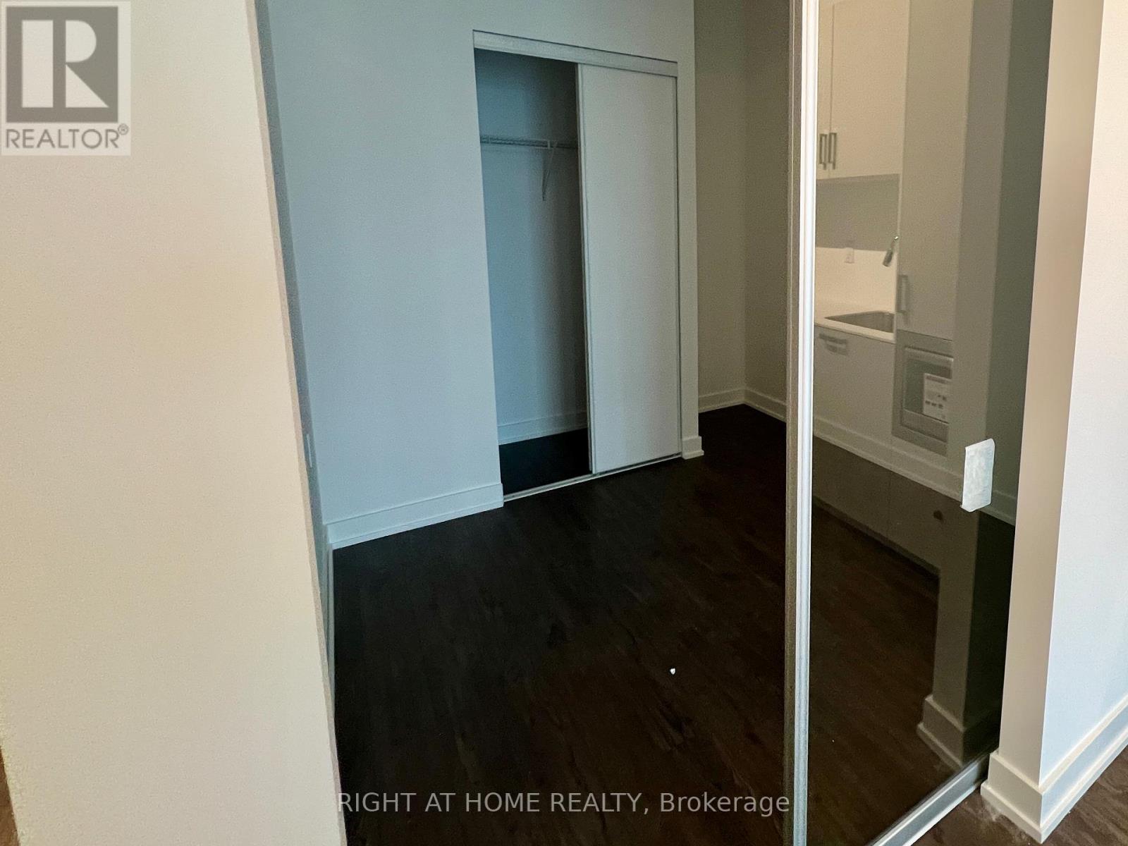 5207 - 88 Queen Street E, Toronto, Ontario  M5C 0B6 - Photo 12 - C12532402