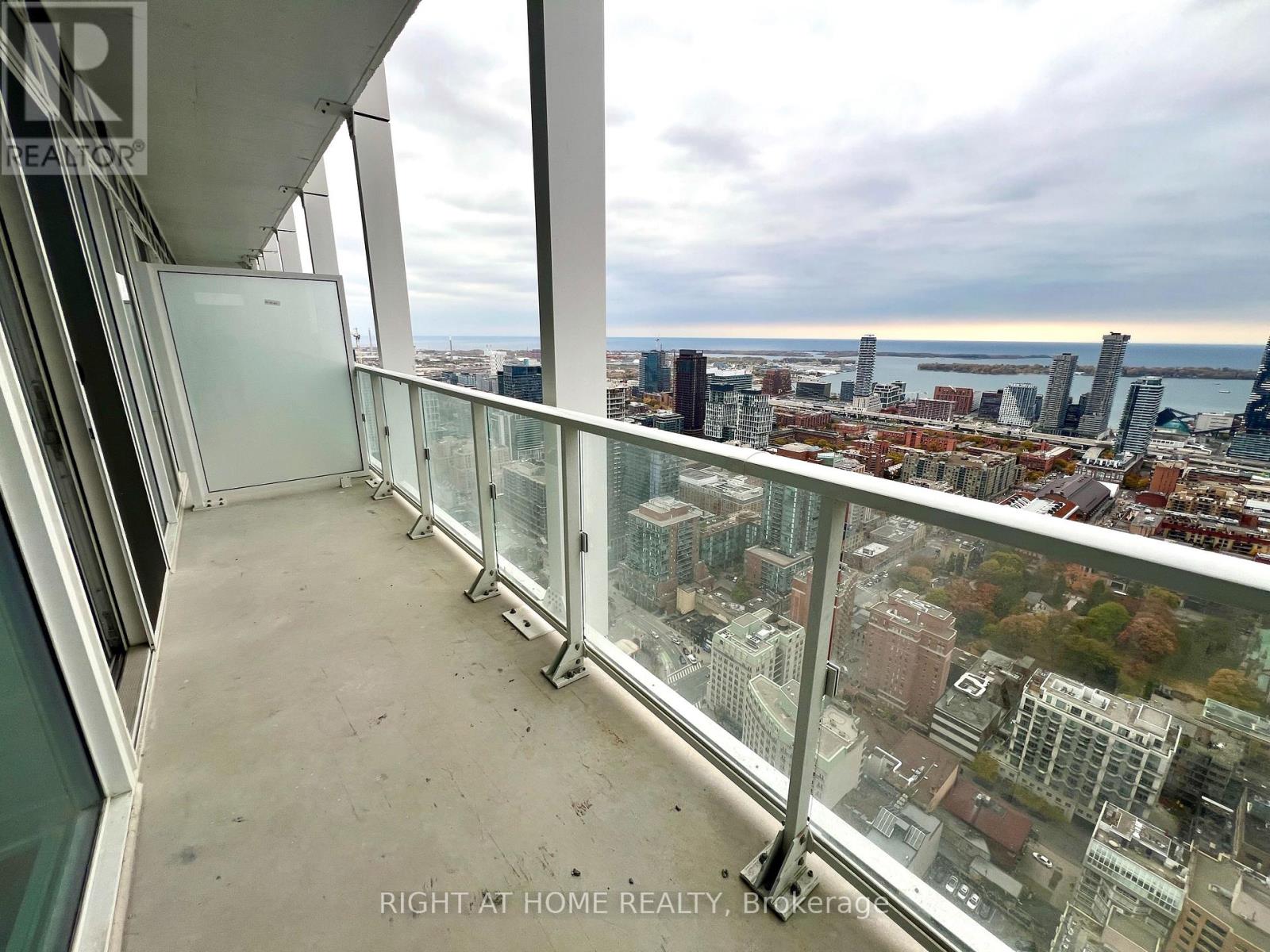 5207 - 88 Queen Street E, Toronto, Ontario  M5C 0B6 - Photo 13 - C12532402