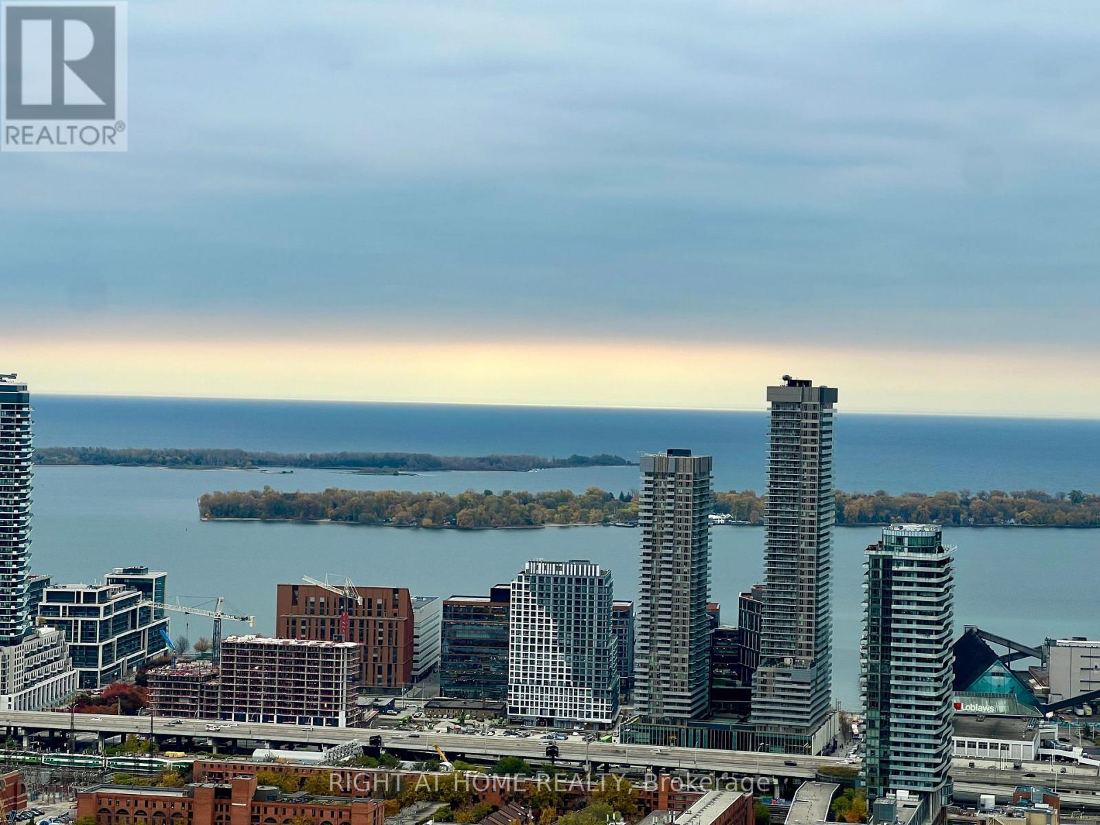 5207 - 88 Queen Street E, Toronto, Ontario  M5C 0B6 - Photo 2 - C12532402