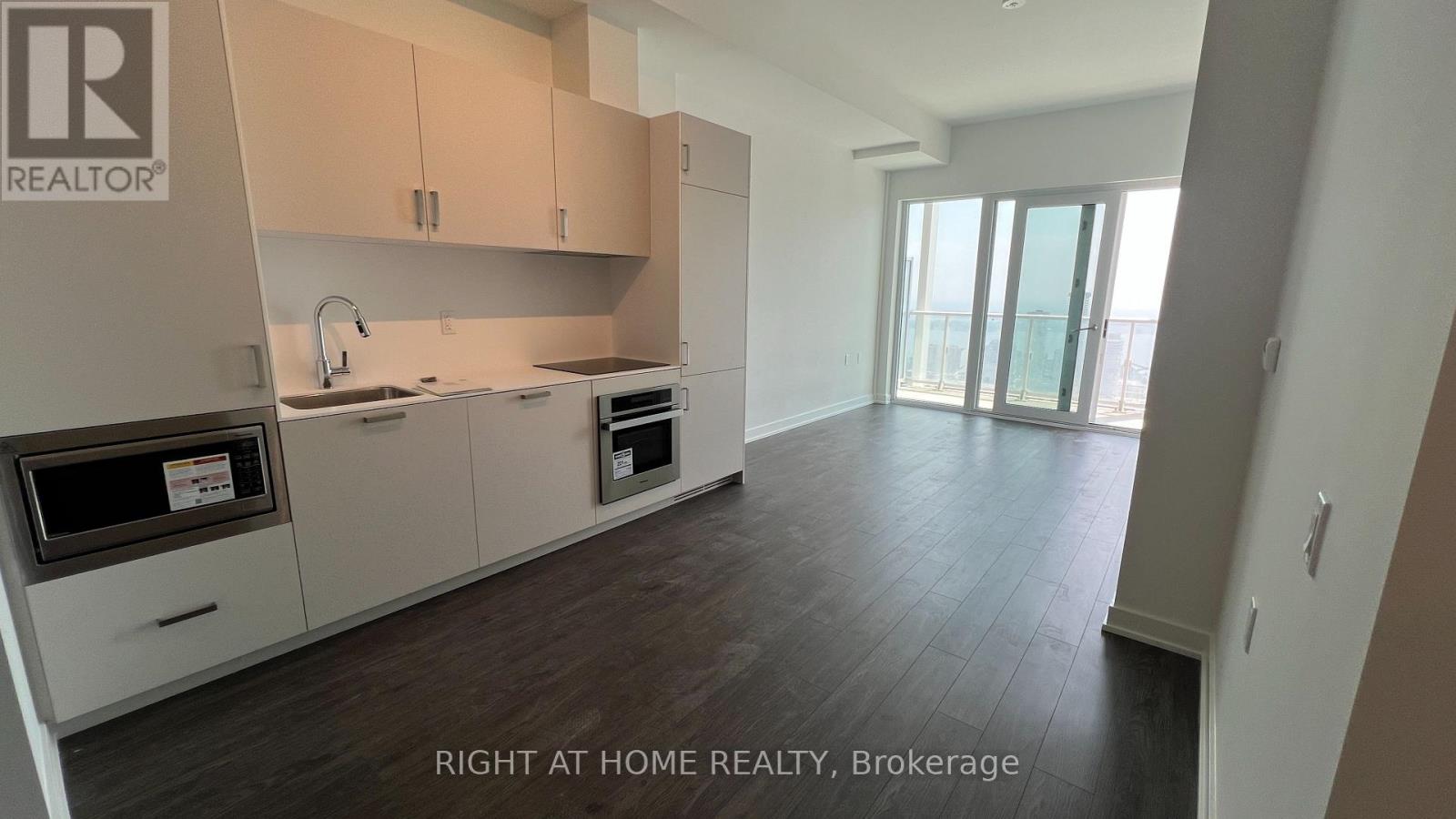 5207 - 88 Queen Street E, Toronto, Ontario  M5C 0B6 - Photo 3 - C12532402