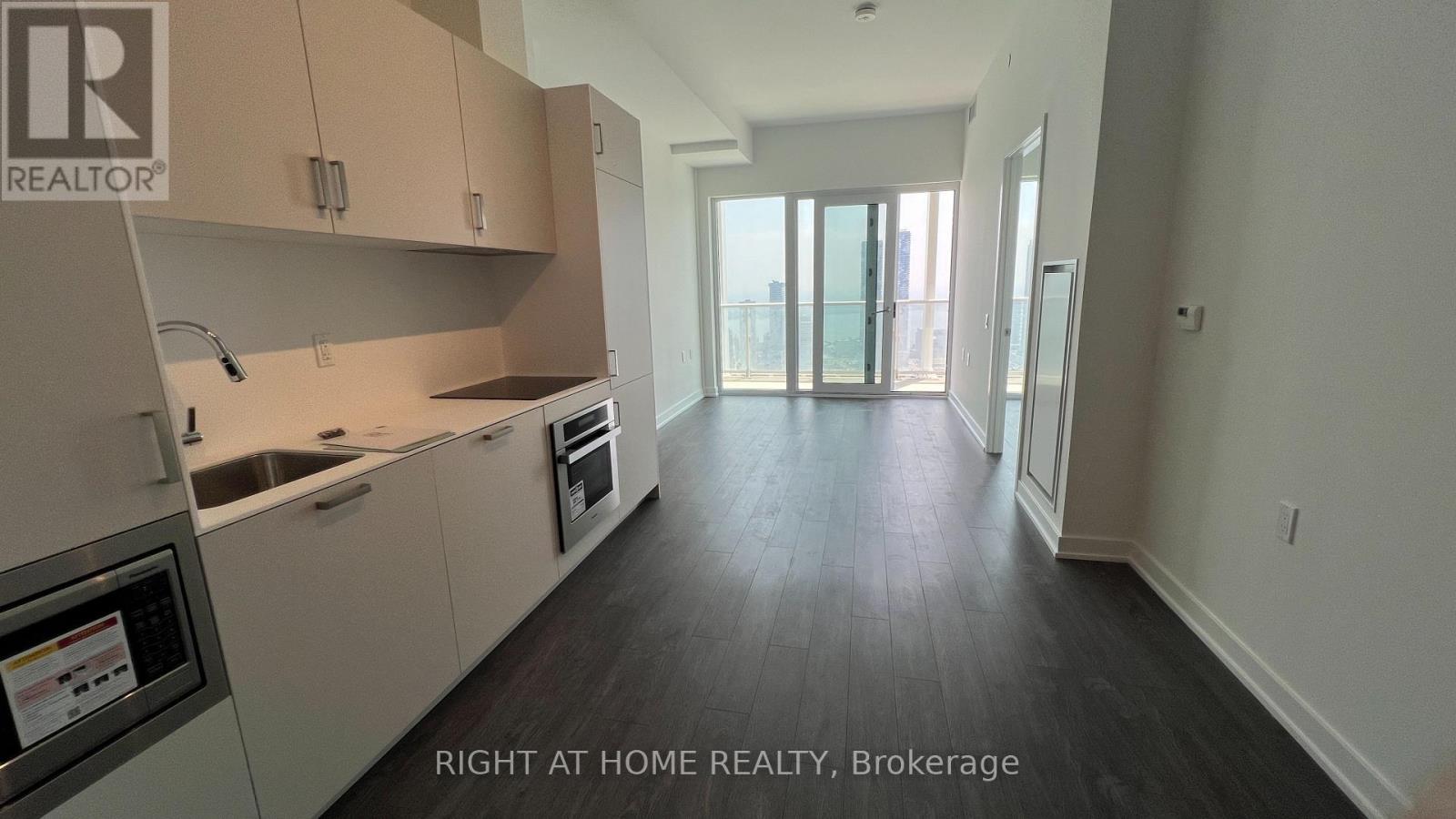 5207 - 88 Queen Street E, Toronto, Ontario  M5C 0B6 - Photo 4 - C12532402