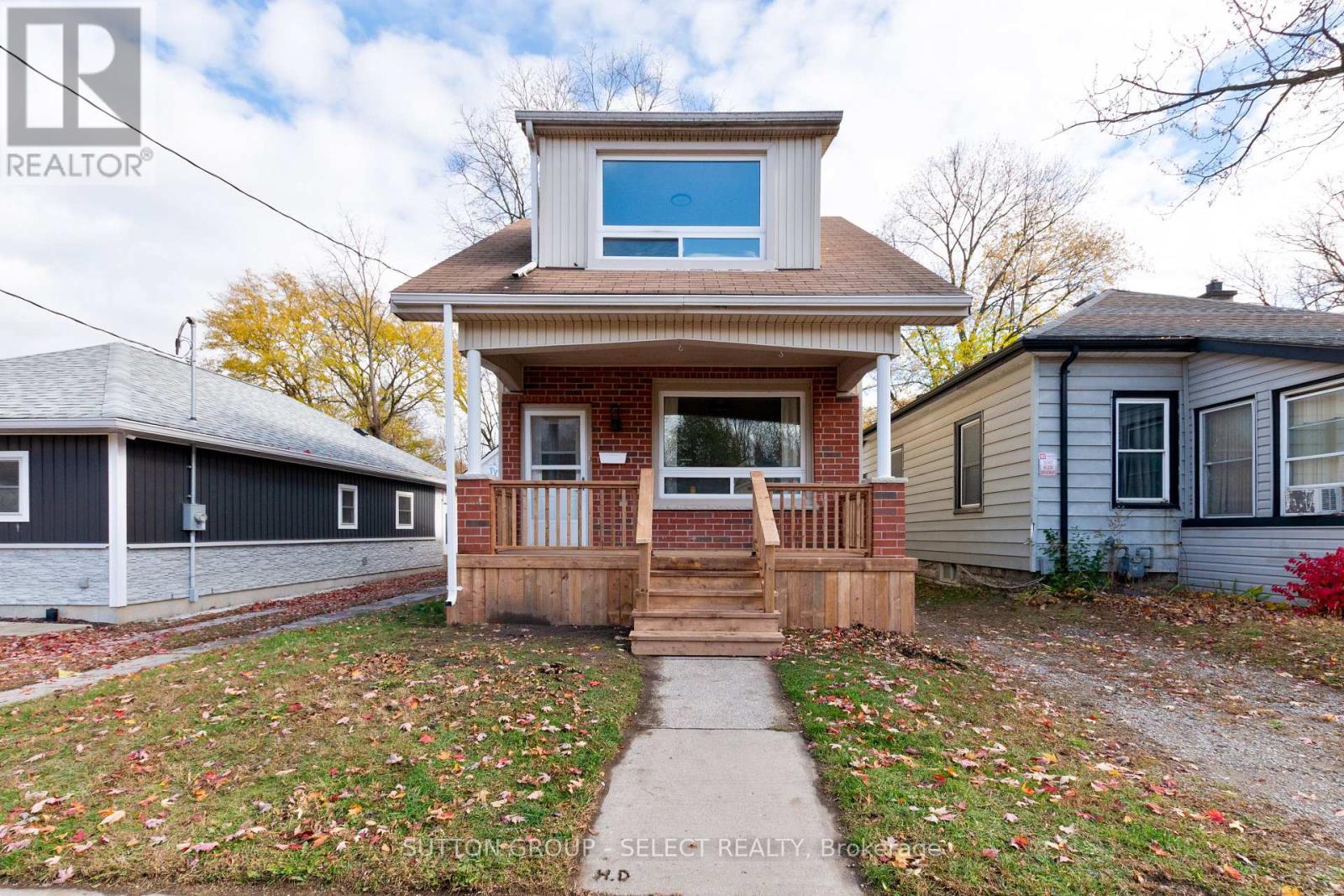 104 Oak Street, London East, Ontario  N5Z 2H6 - Photo 2 - X12532426