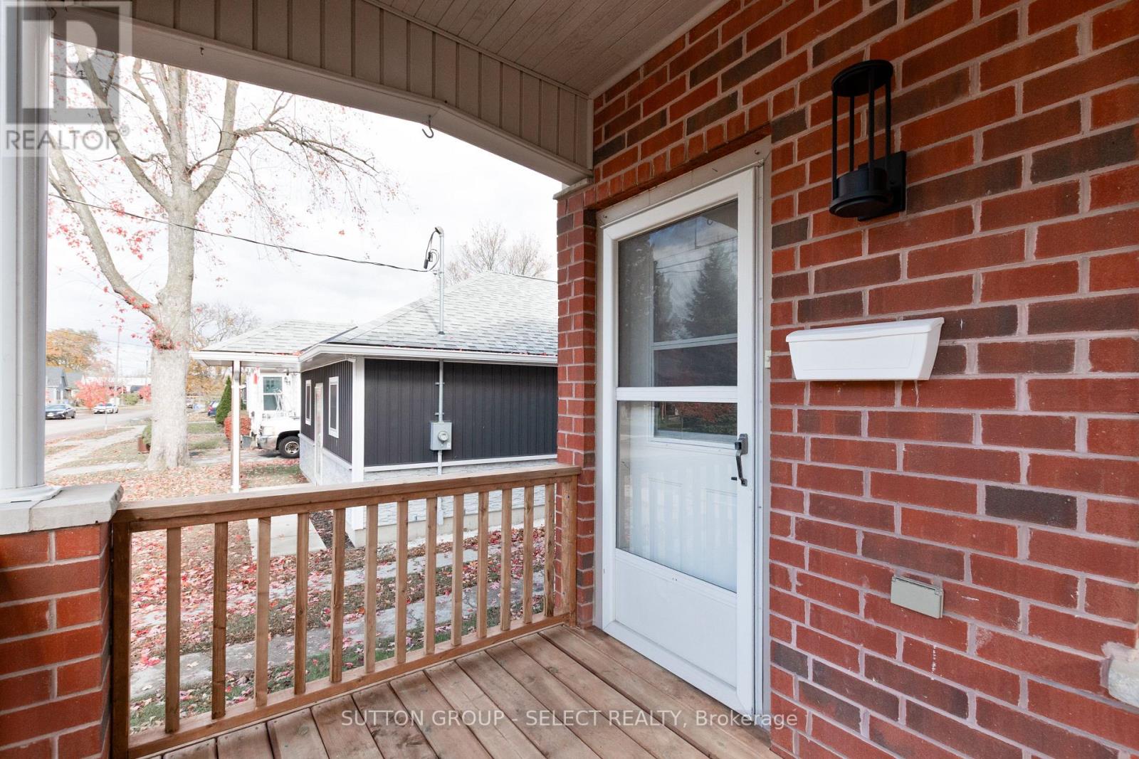 104 Oak Street, London East, Ontario  N5Z 2H6 - Photo 3 - X12532426