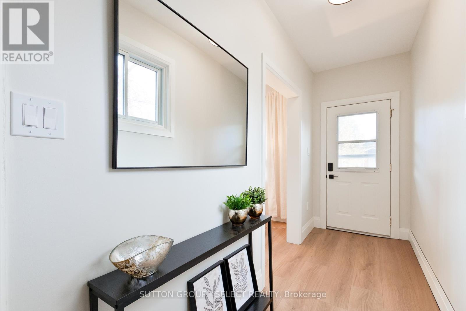 104 Oak Street, London East, Ontario  N5Z 2H6 - Photo 4 - X12532426