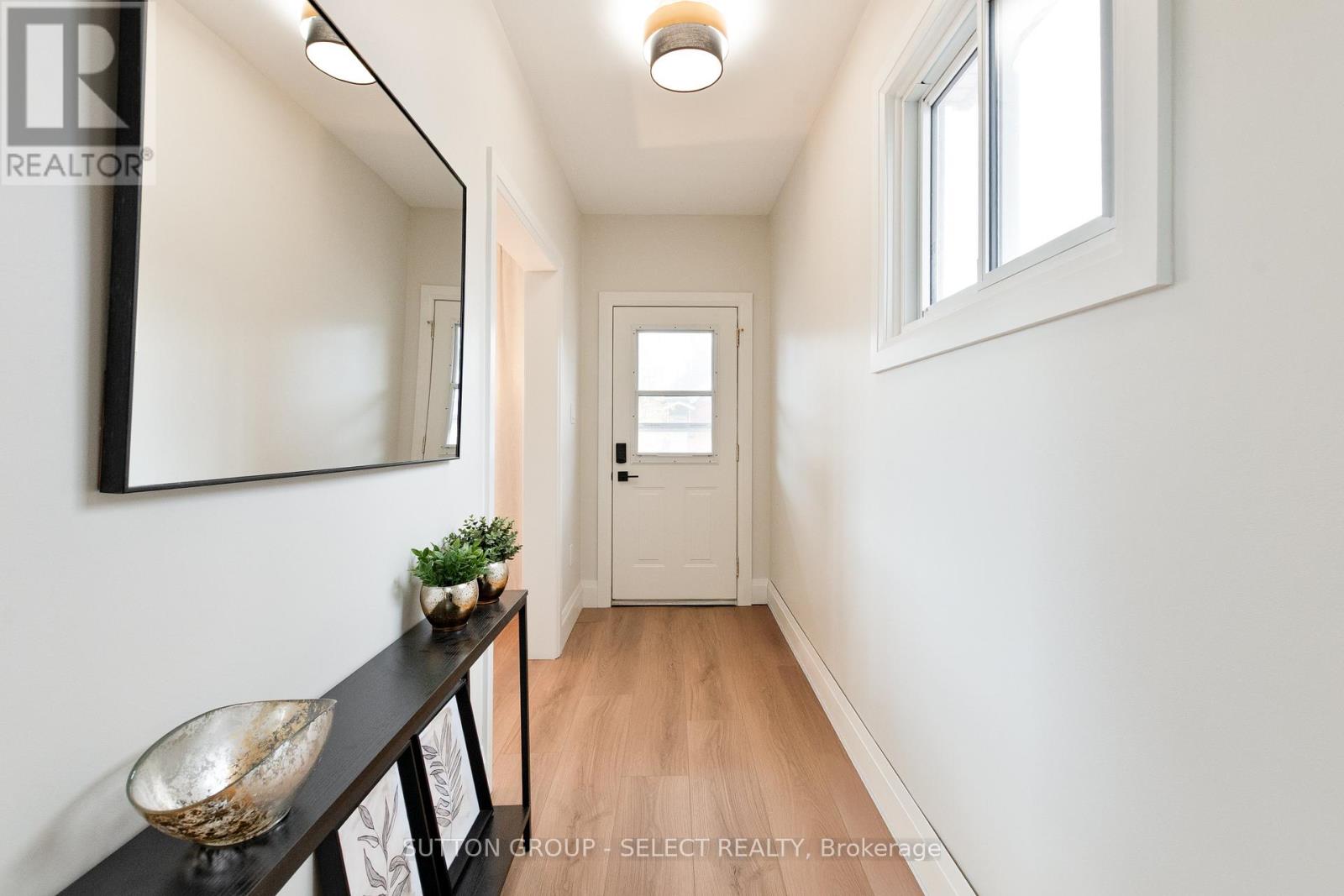 104 Oak Street, London East, Ontario  N5Z 2H6 - Photo 5 - X12532426