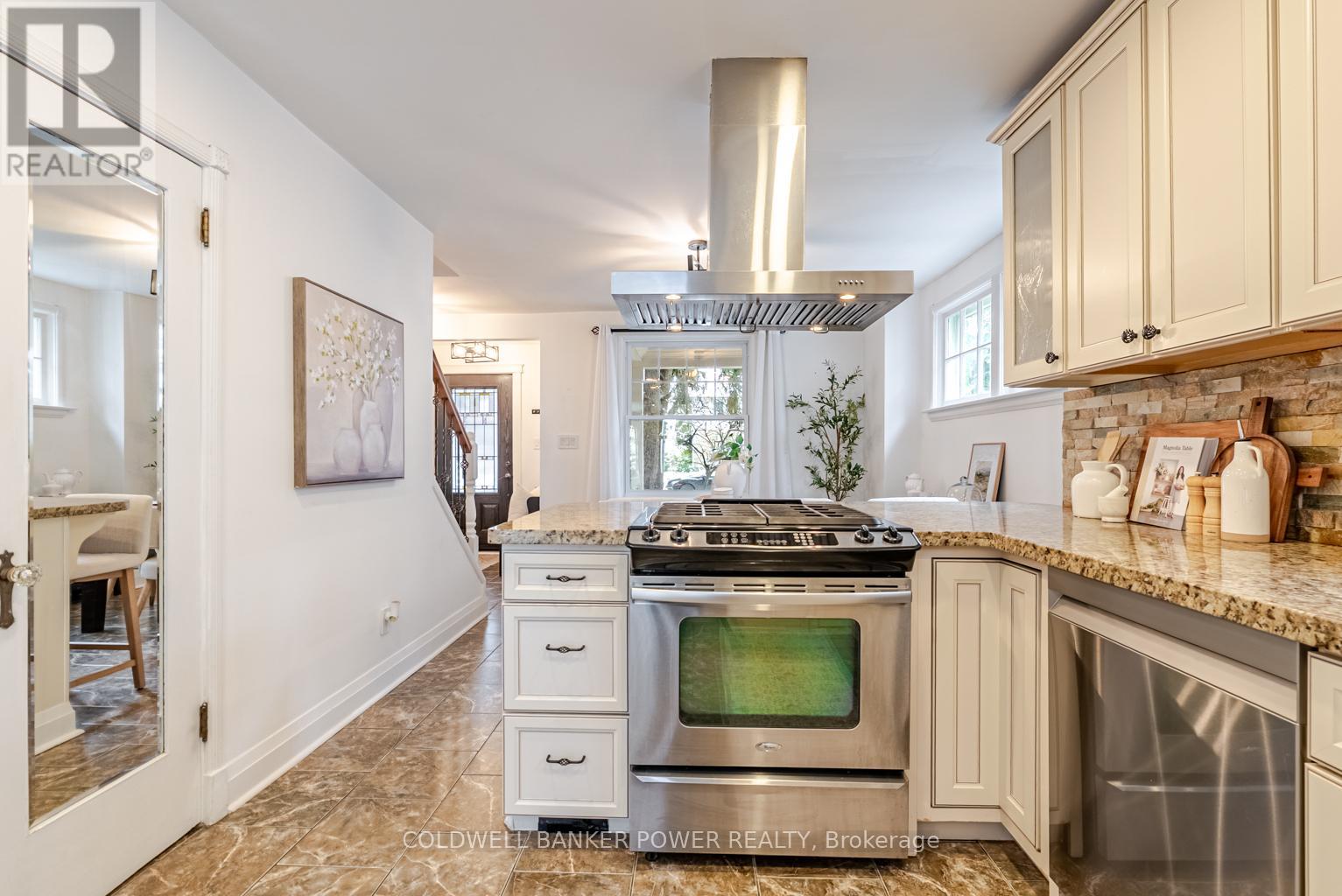 Photo 11 of 41 for 148 Iroquois Avenue