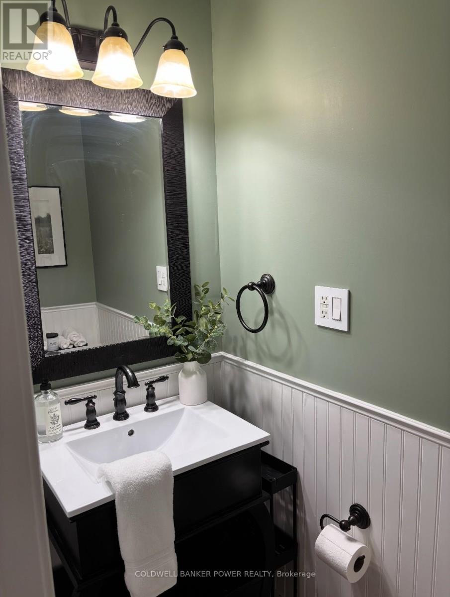 Photo 20 of 41 for 148 Iroquois Avenue