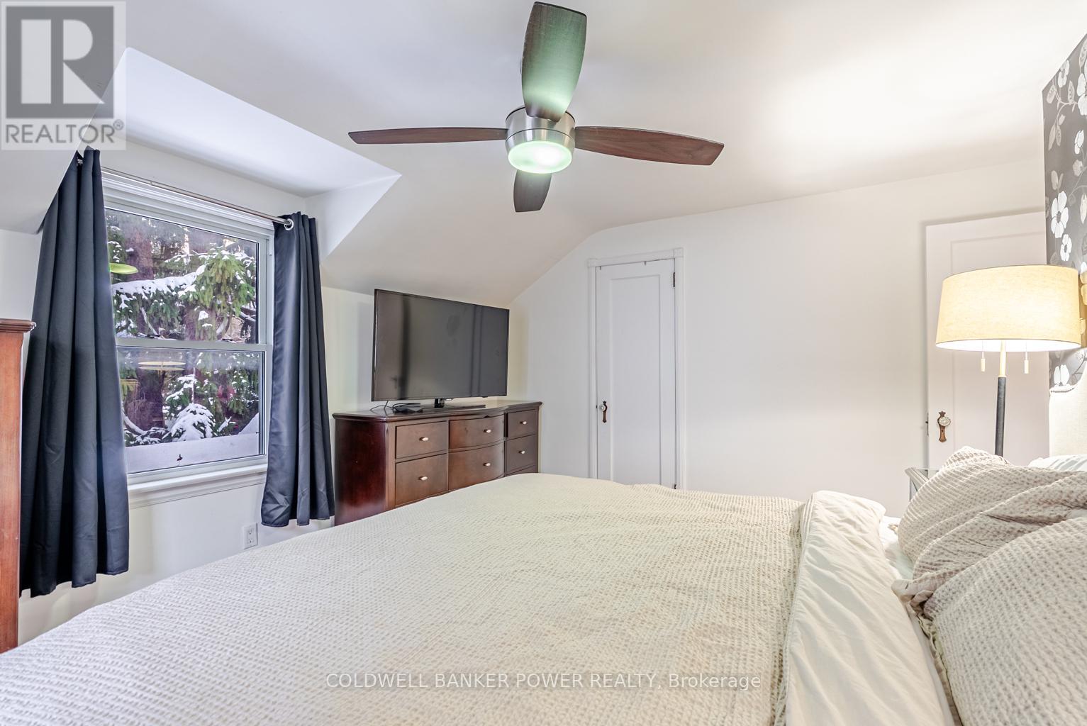 Photo 28 of 41 for 148 Iroquois Avenue