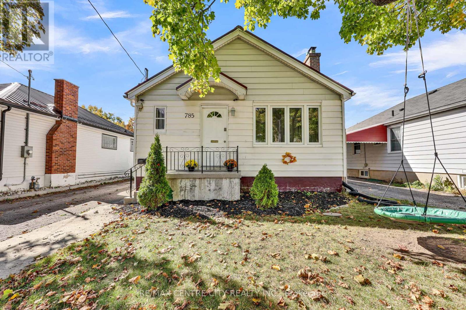 785 Fleet Street, London East, Ontario  N5Y 1R8 - Photo 2 - X12532694