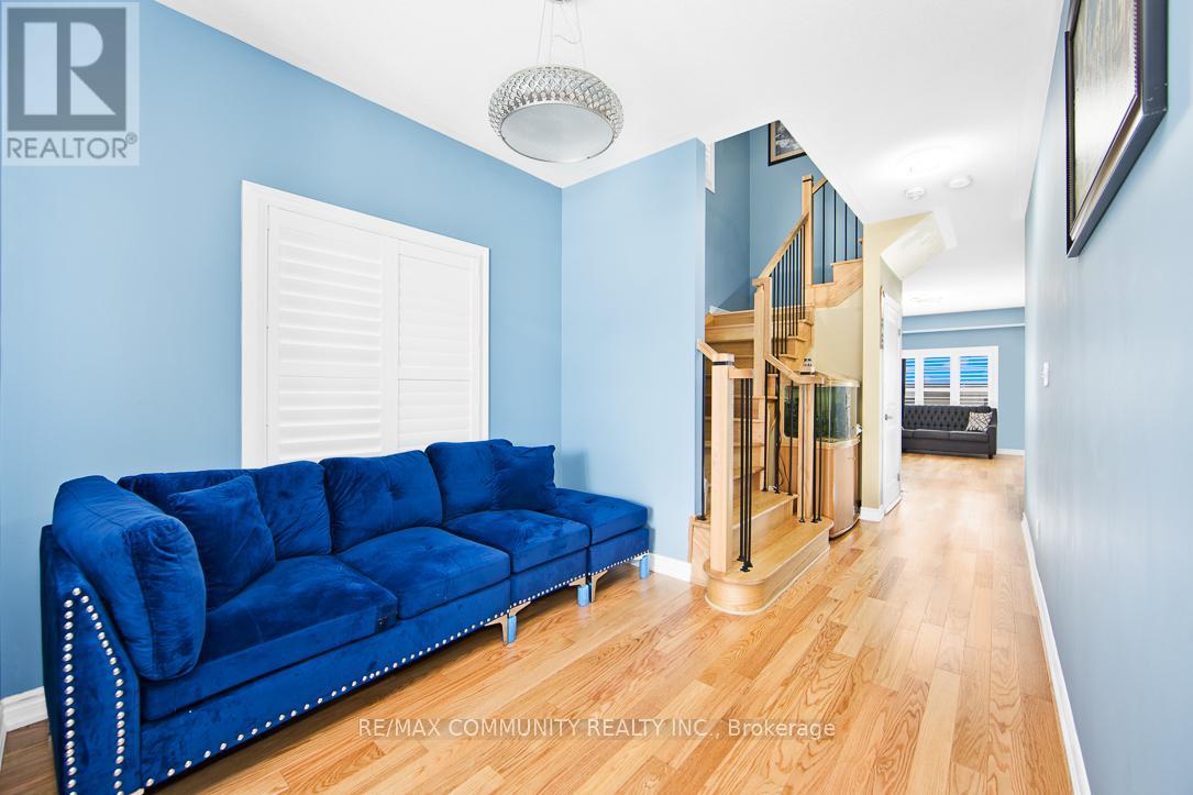 1073 Skyridge Boulevard, Pickering, Ontario  L1X 0M8 - Photo 2 - E12532326