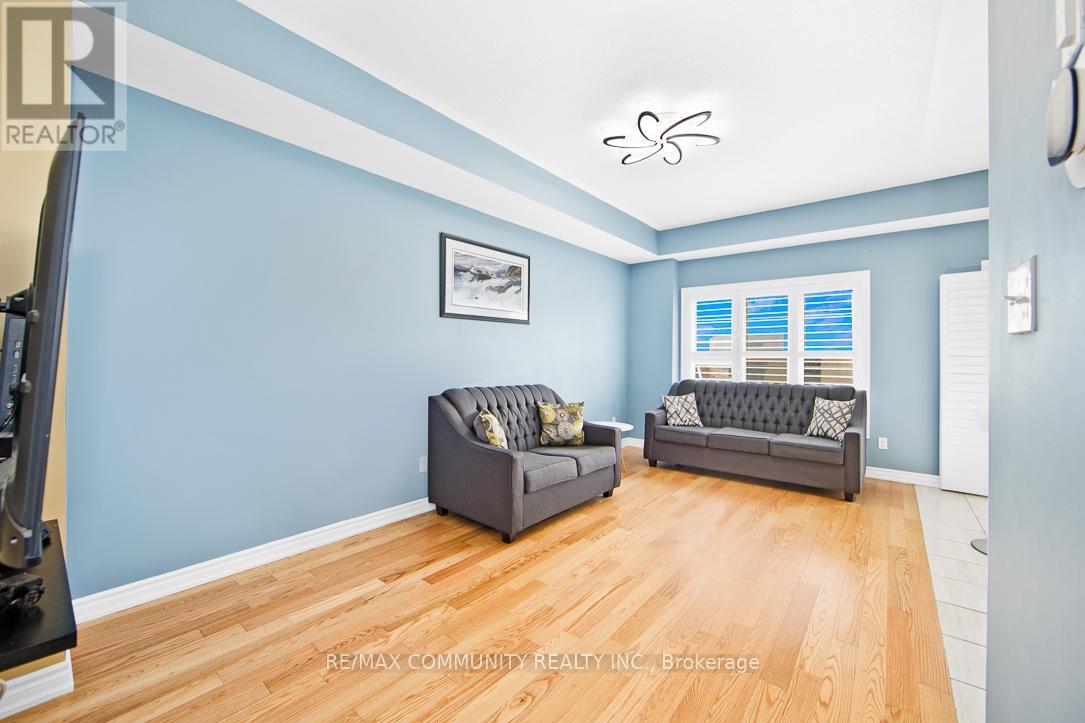 1073 Skyridge Boulevard, Pickering, Ontario  L1X 0M8 - Photo 3 - E12532326