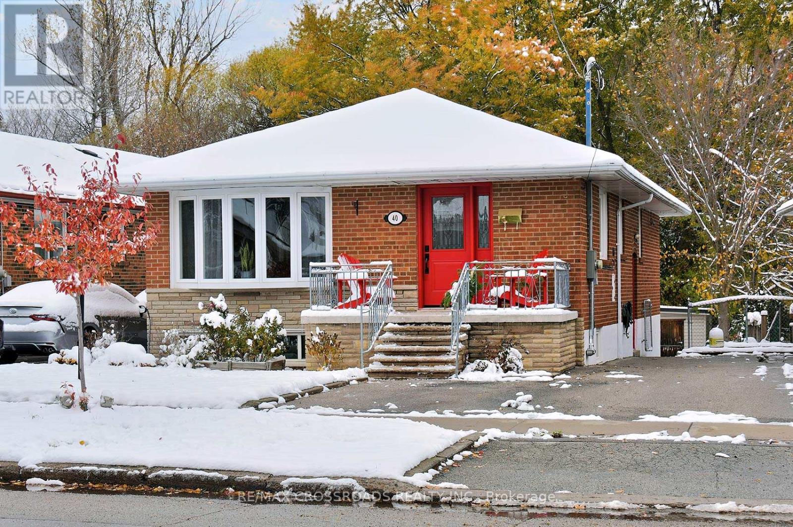 40 STANSBURY CRESCENT, Toronto, Ontario