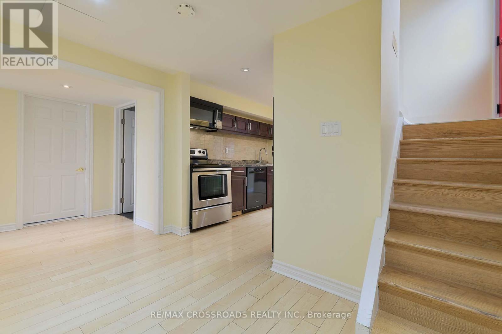 40 Stansbury Crescent, Toronto, Ontario  M1K 4R6 - Photo 17 - E12532396