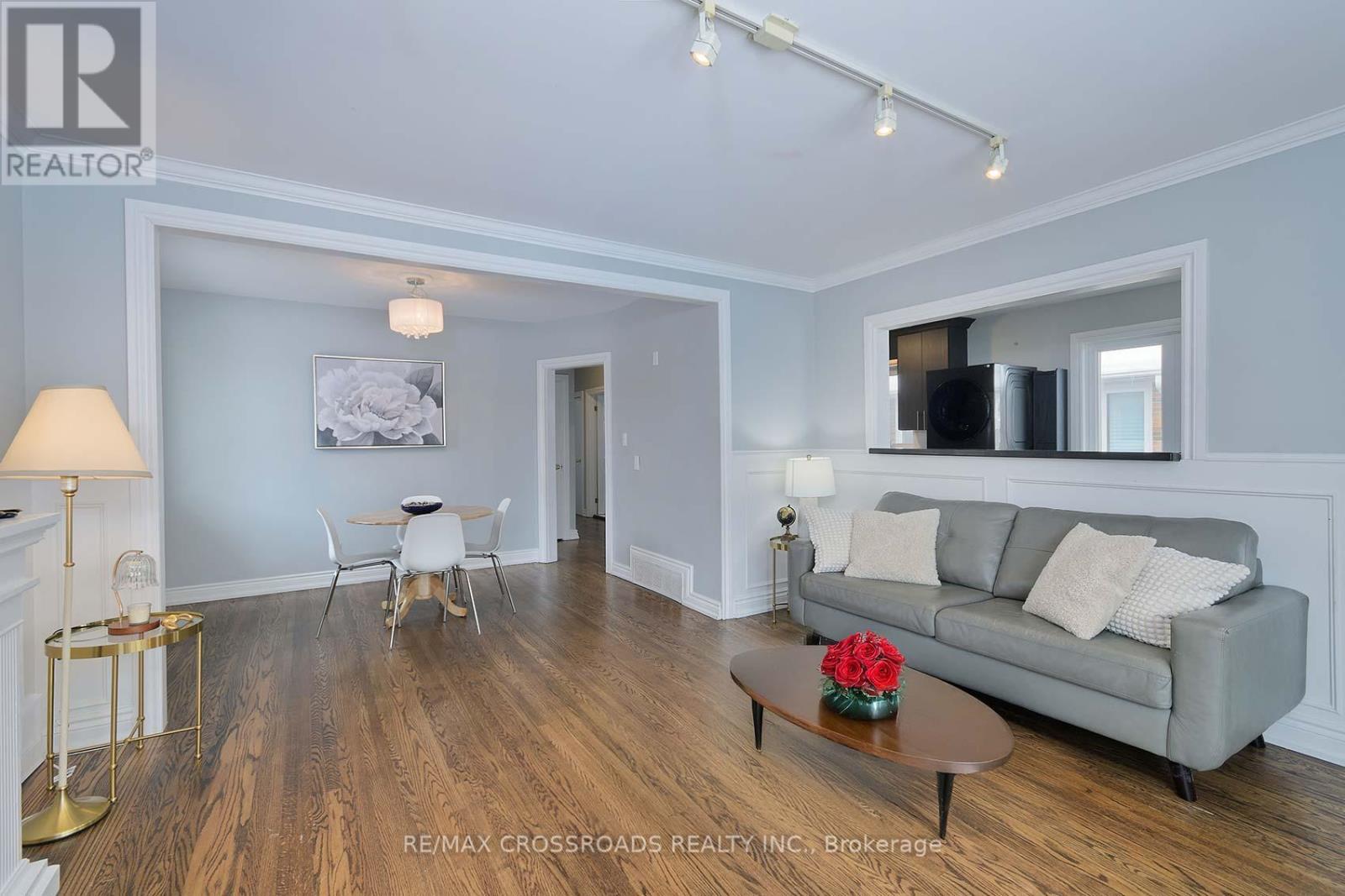 40 Stansbury Crescent, Toronto, Ontario  M1K 4R6 - Photo 5 - E12532396