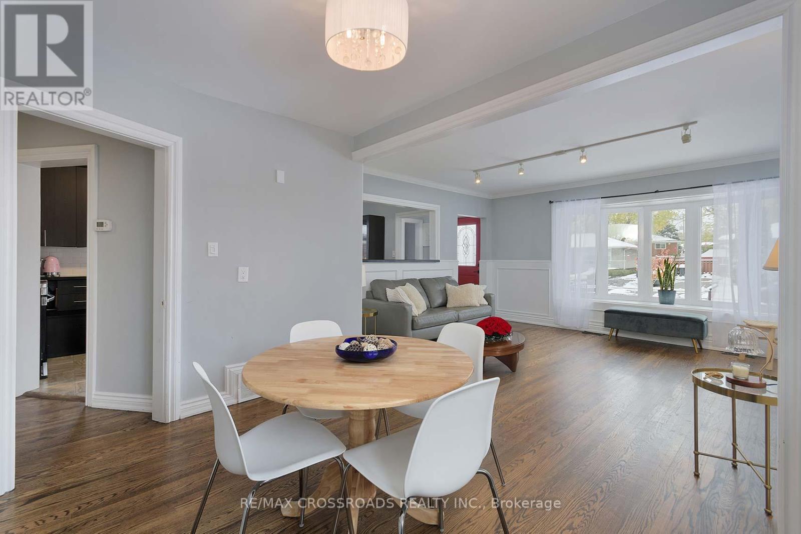 40 Stansbury Crescent, Toronto, Ontario  M1K 4R6 - Photo 7 - E12532396