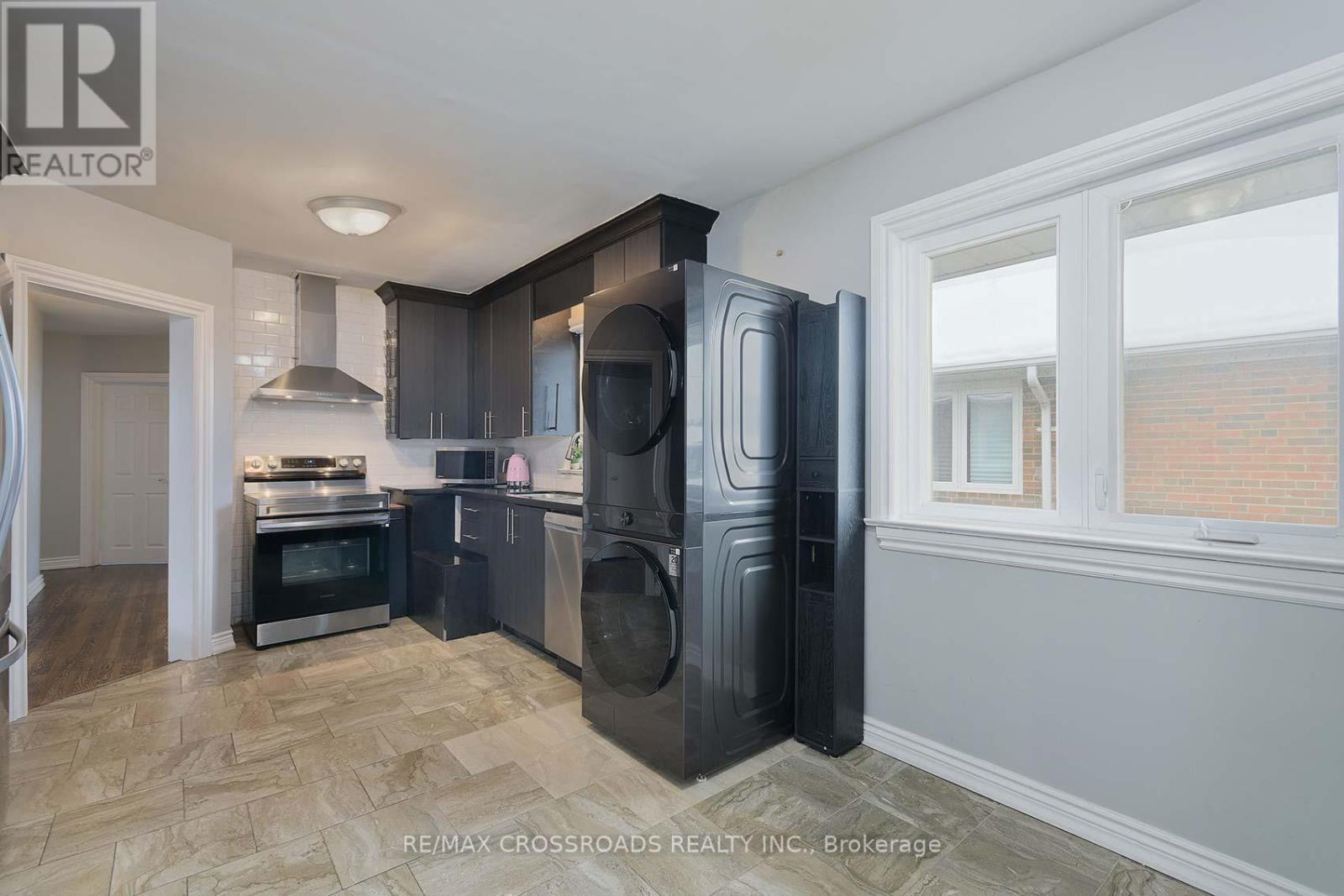 40 Stansbury Crescent, Toronto, Ontario  M1K 4R6 - Photo 8 - E12532396