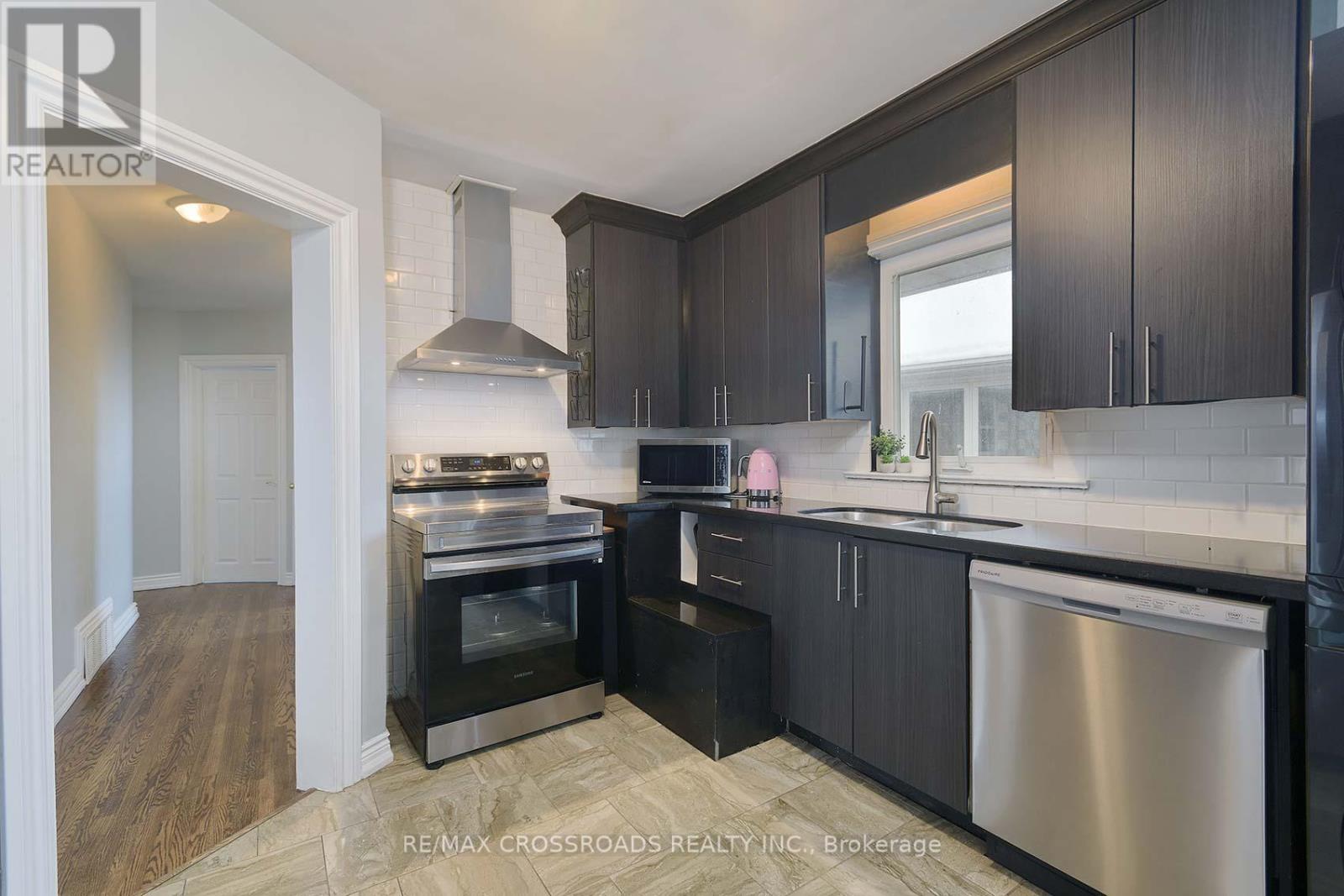 40 Stansbury Crescent, Toronto, Ontario  M1K 4R6 - Photo 9 - E12532396