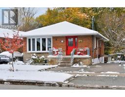 40 STANSBURY CRESCENT, Toronto, Ontario