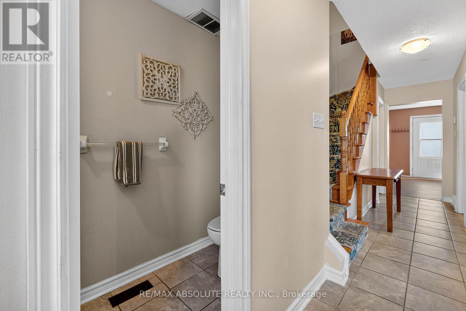 2628 Baseline Road, Ottawa, Ontario  K2H 7B4 - Photo 5 - X12532422