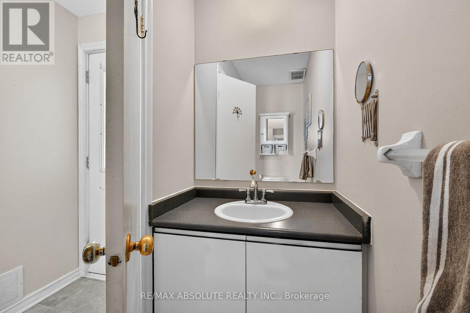 2628 Baseline Road, Ottawa, Ontario  K2H 7B4 - Photo 6 - X12532422