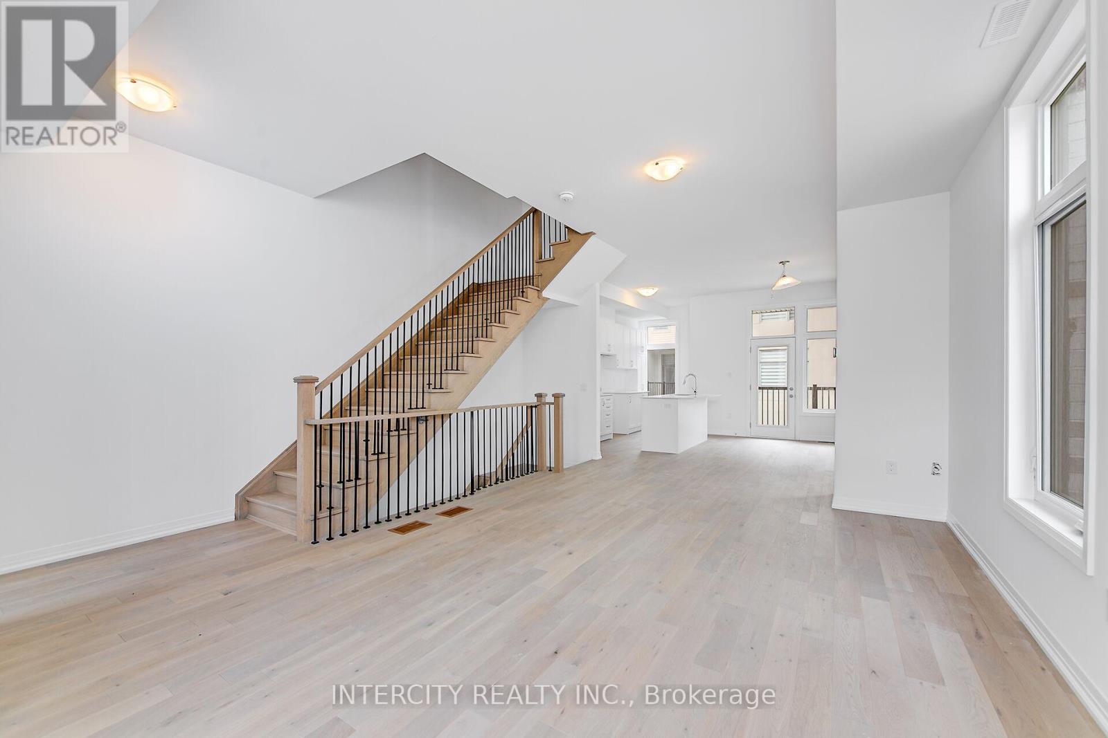 29 Albert Firman Lane, Markham, Ontario  L6C 3B5 - Photo 9 - N12242755